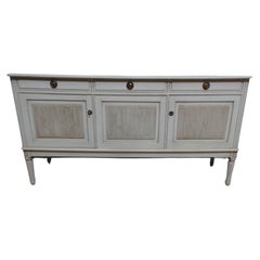 Schwedisches Sideboard im gustavianischen Stil mit 3 Schubladen und 3 Türen