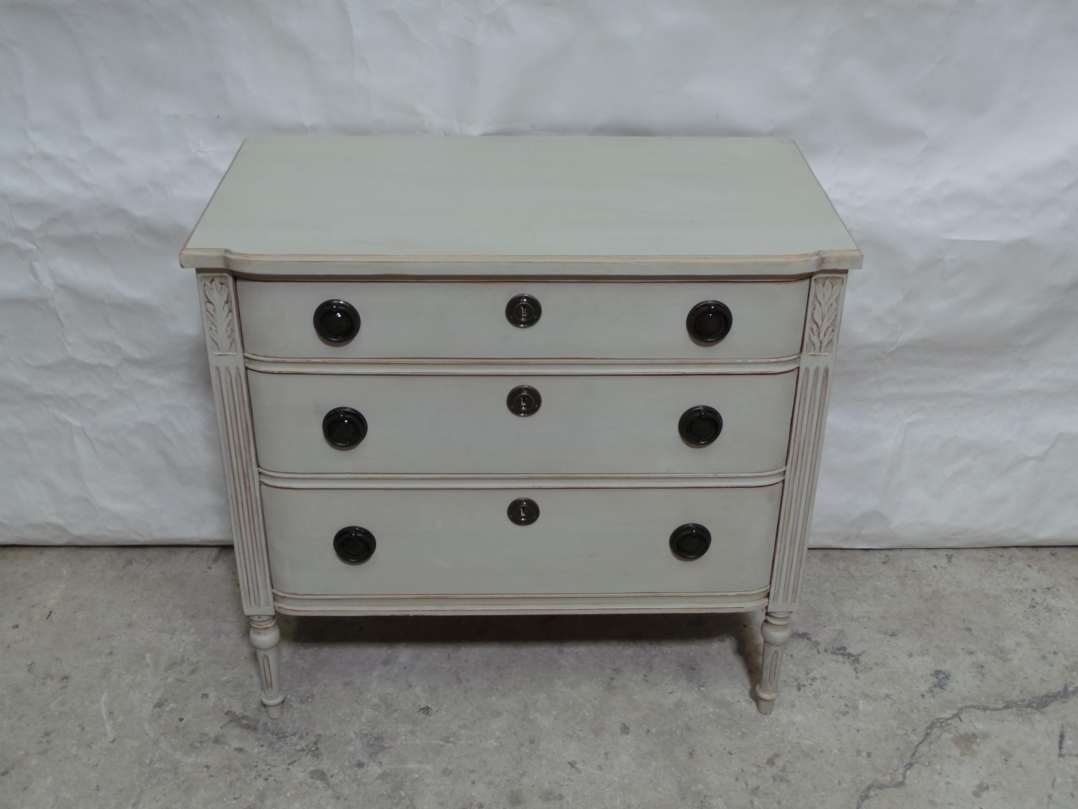 Swedish Gustavian Style 3 Drawer Chest Of Drawers In Good Condition In Hollywood, FL