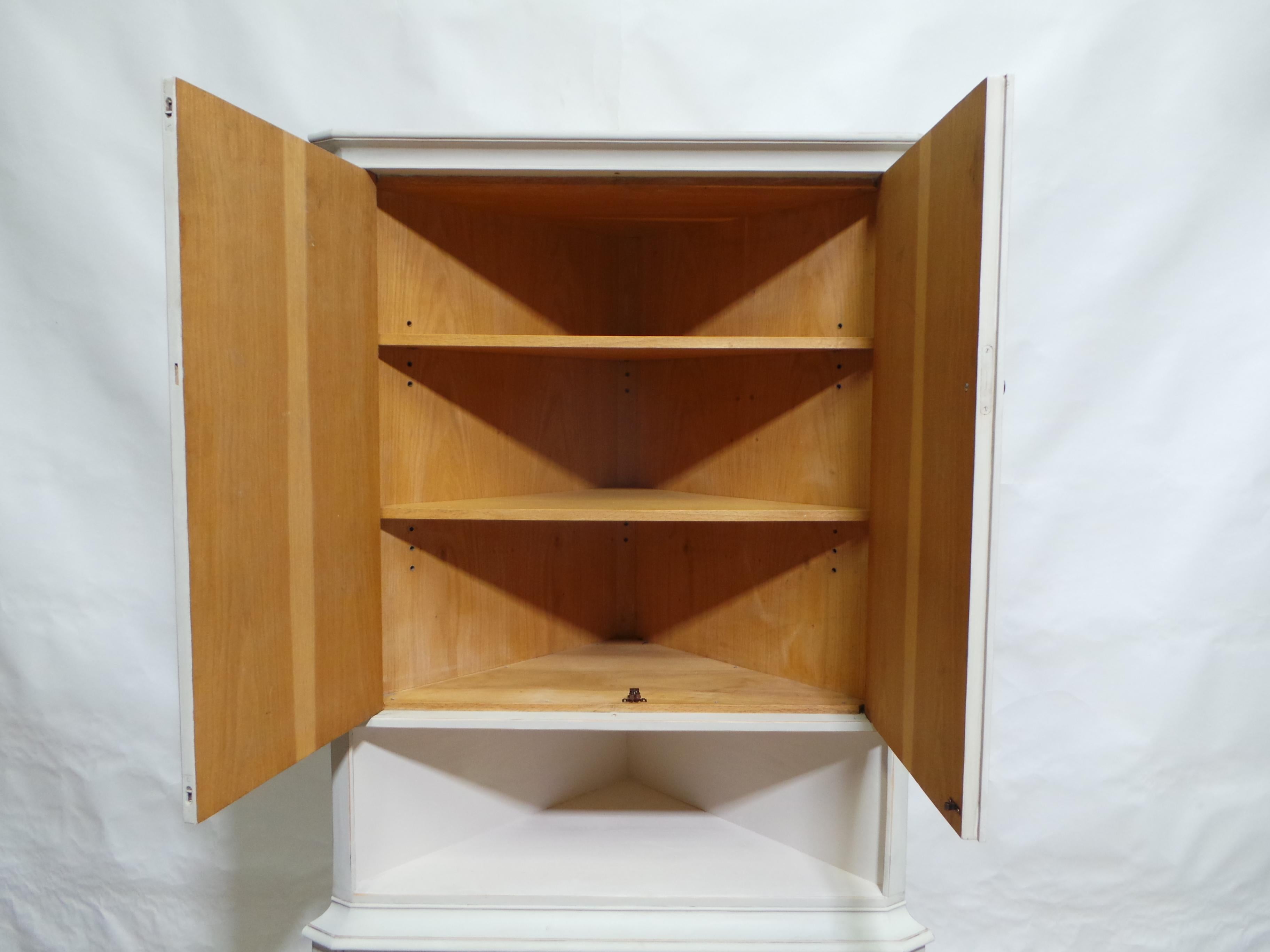 Swedish Gustavian Style 4 Door Corner Cabinet In Good Condition For Sale In Hollywood, FL