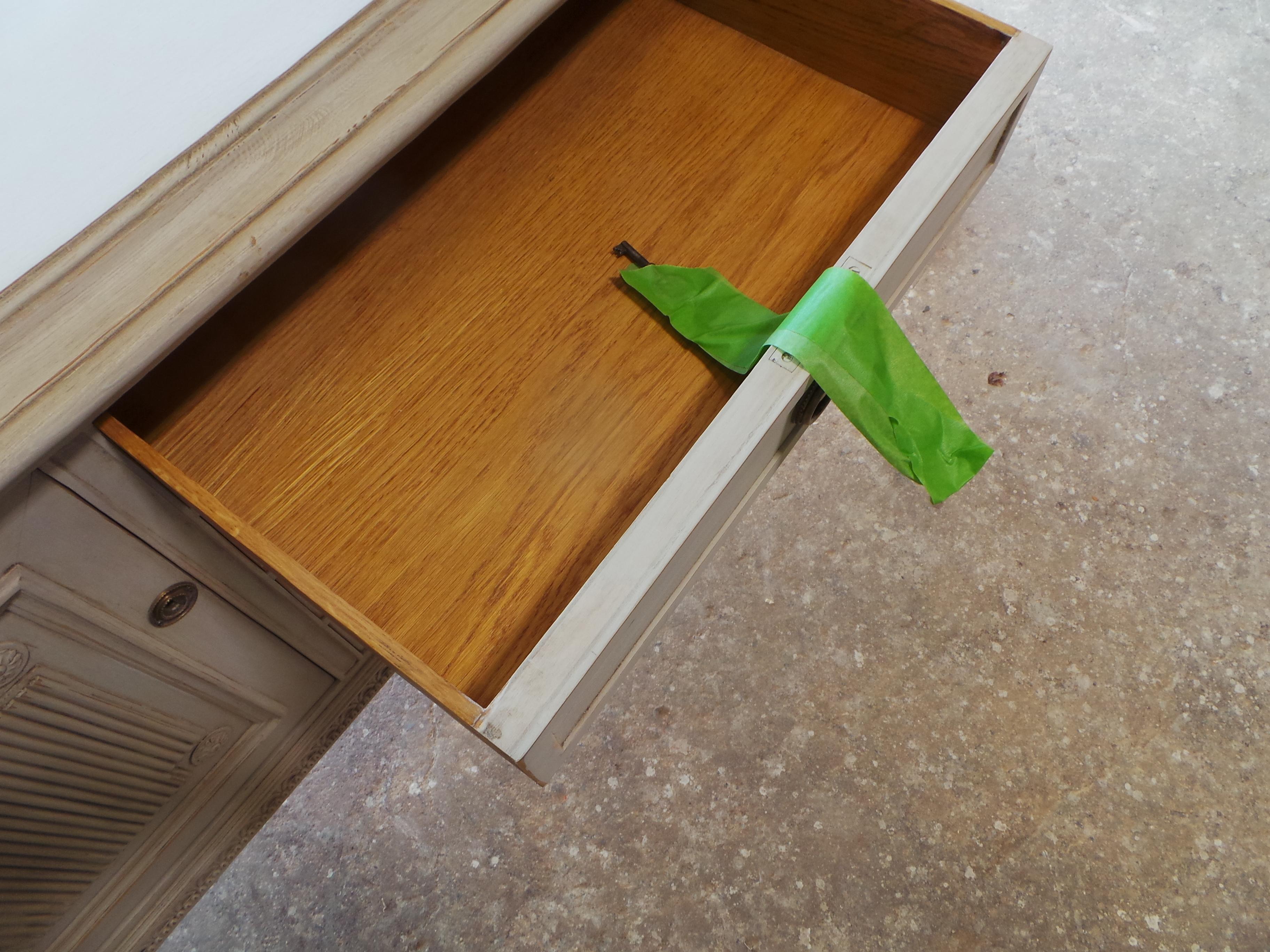 Buffet suédois de style gustavien à 4 tiroirs et 2 portes en vente 6