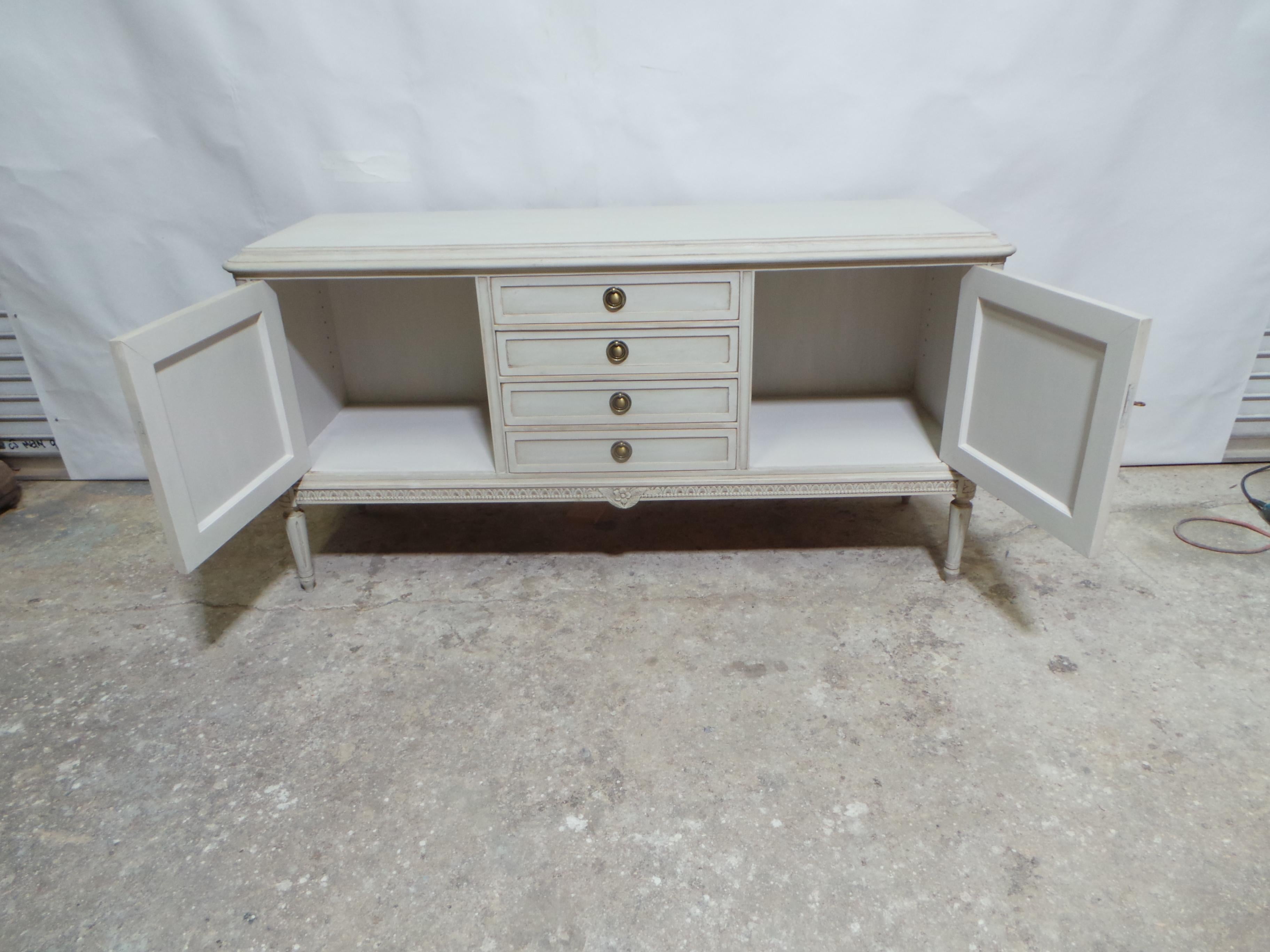 Suédois Buffet suédois de style gustavien à 4 tiroirs et 2 portes en vente