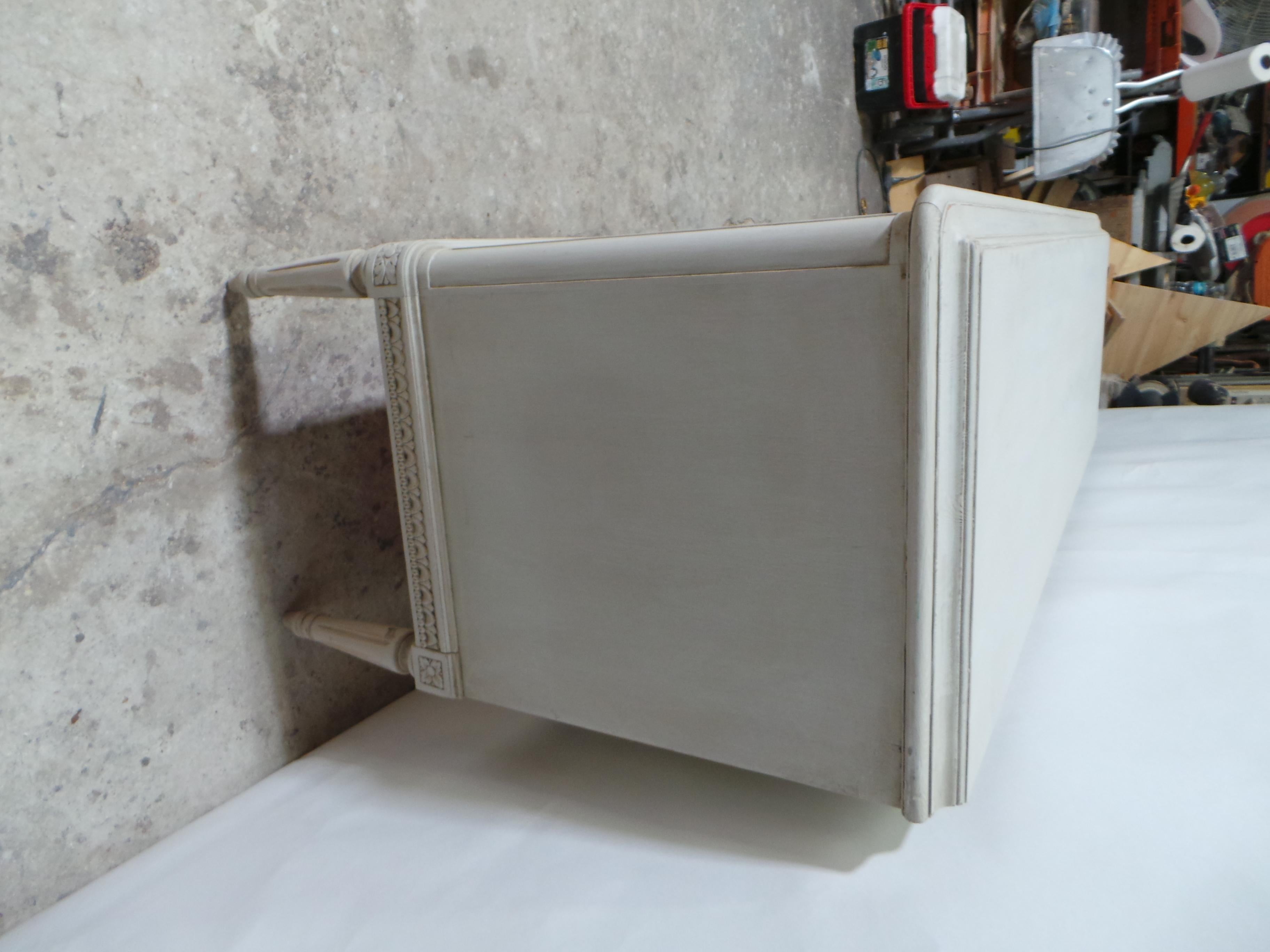 Bois Buffet suédois de style gustavien à 4 tiroirs et 2 portes en vente