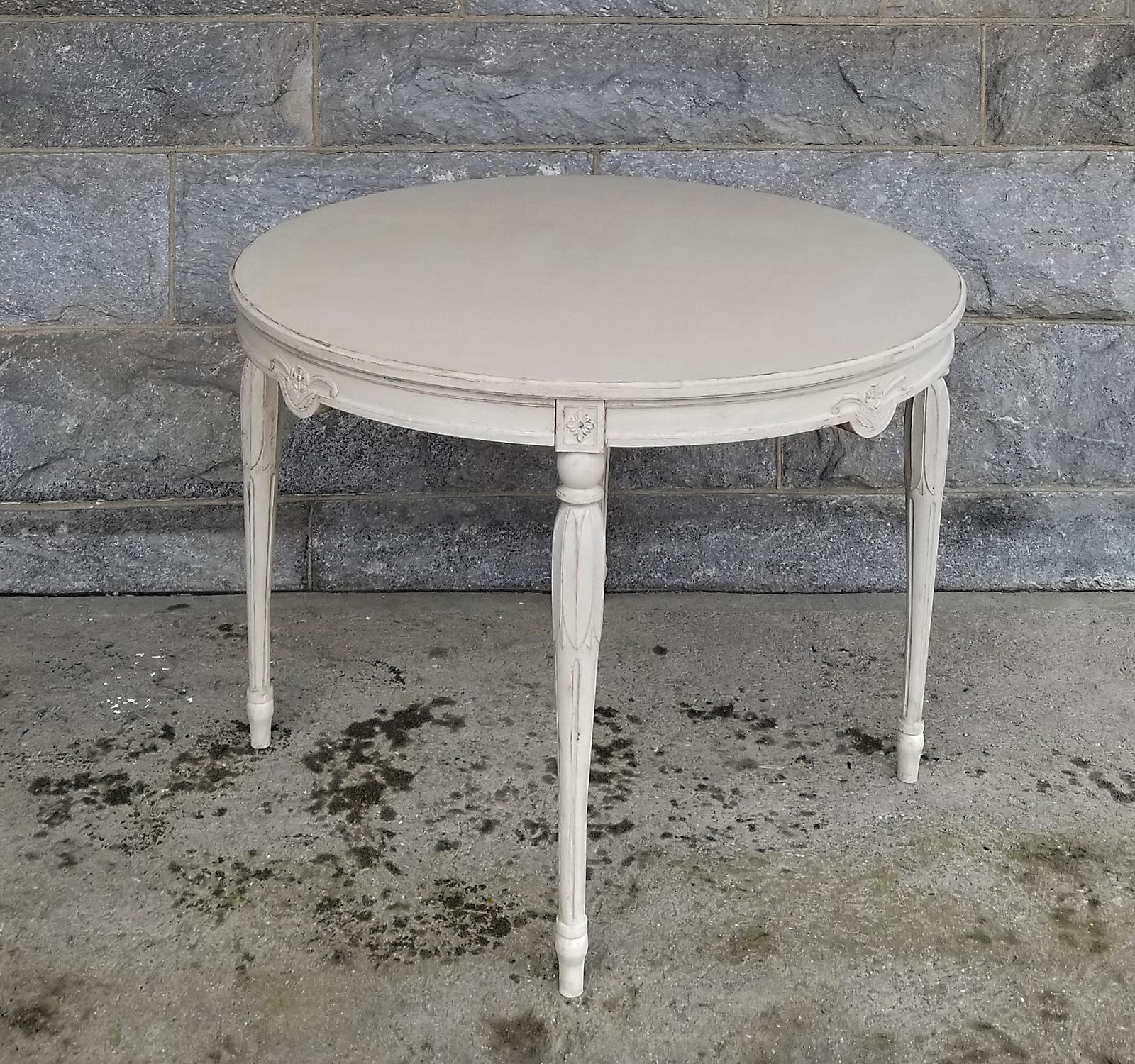 Swedish breakfast table in the Gustavian style, circa 1900. Carved floral details on the apron with laurel leaves and reeding on the tapering round legs. No repairs.