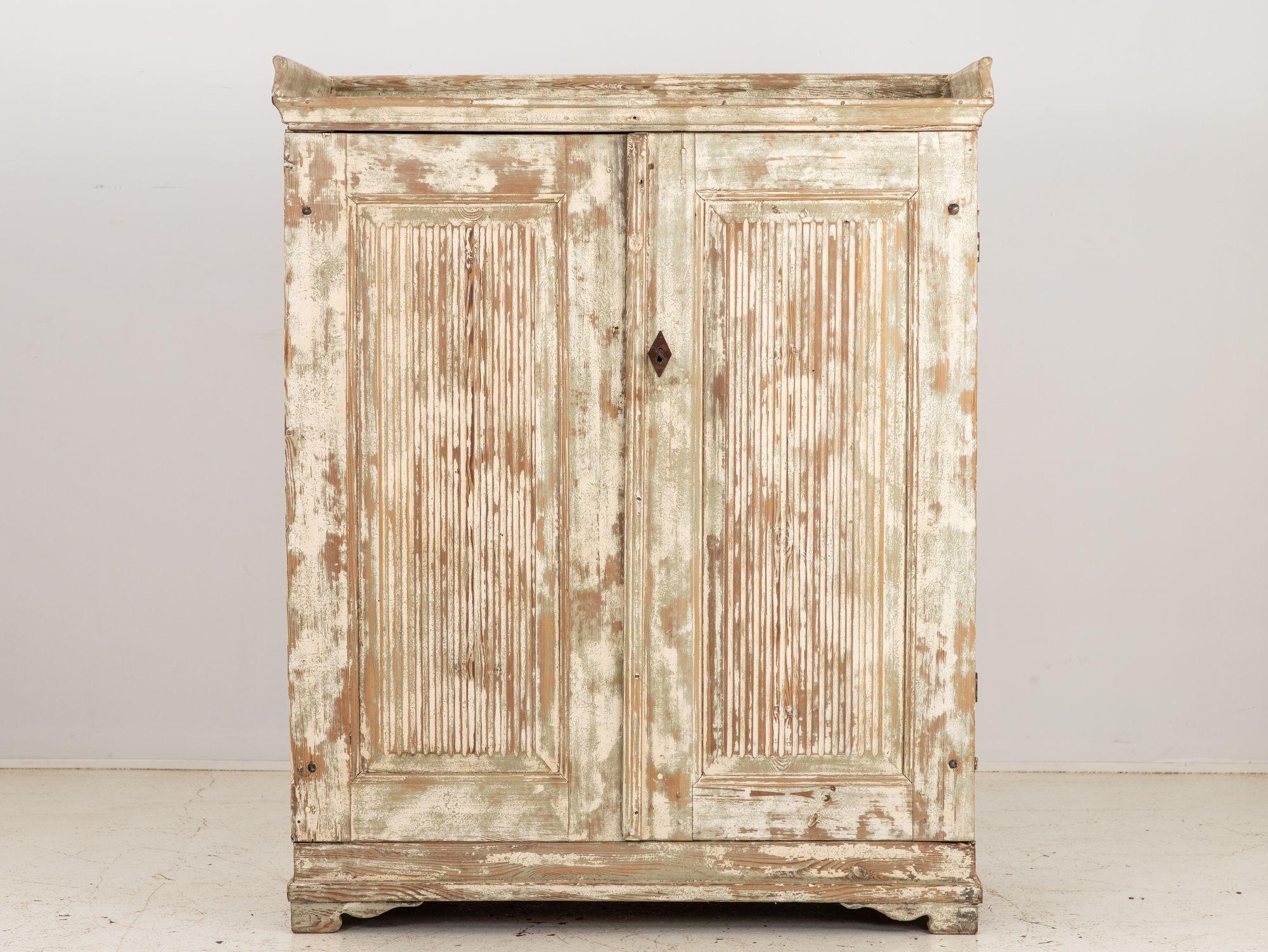 Swedish Gustavian Style Cabinet or Buffet, late 19th Century In Good Condition For Sale In South Salem, NY