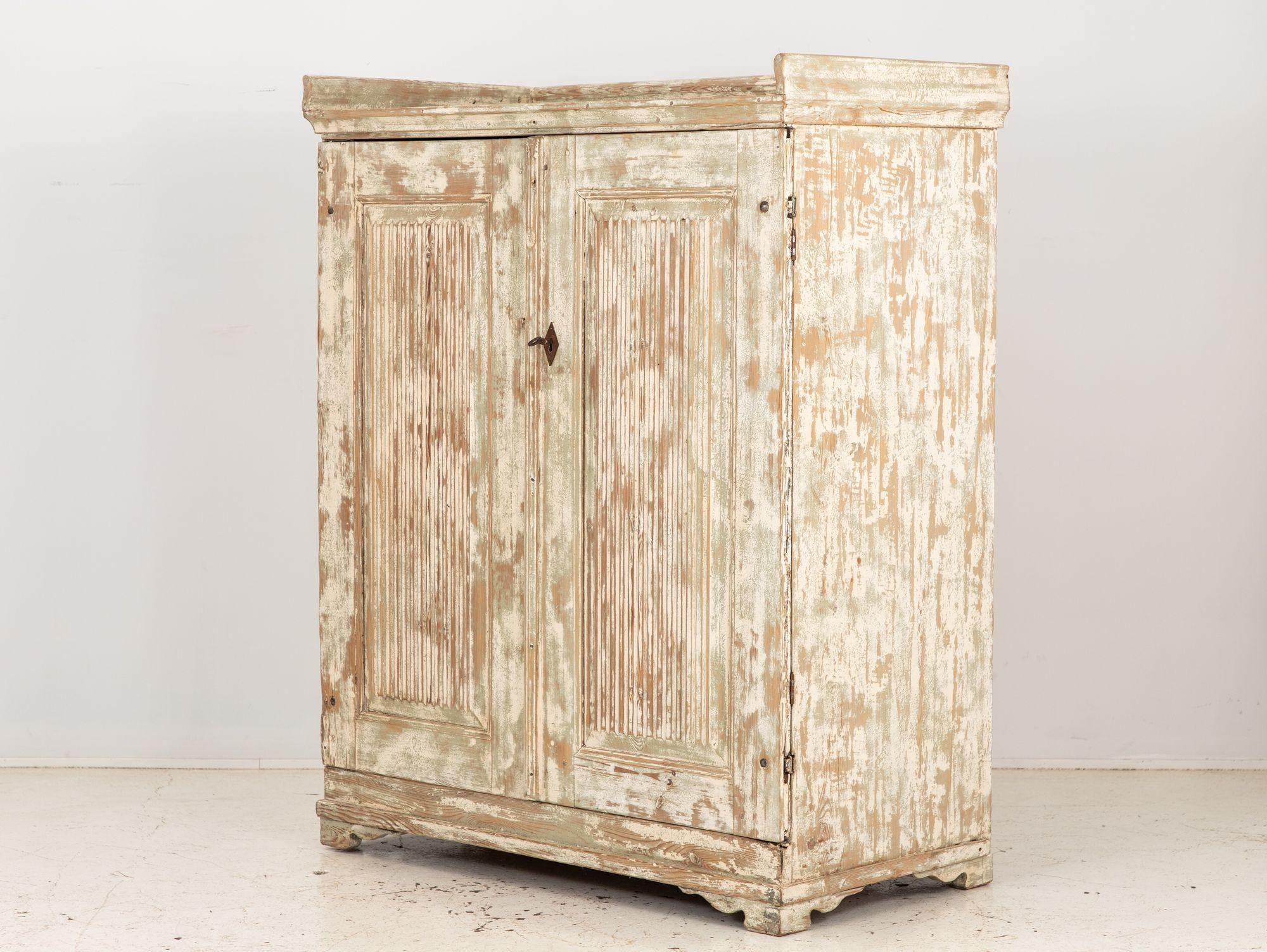 Swedish Gustavian Style Cabinet or Buffet, late 19th Century For Sale 1