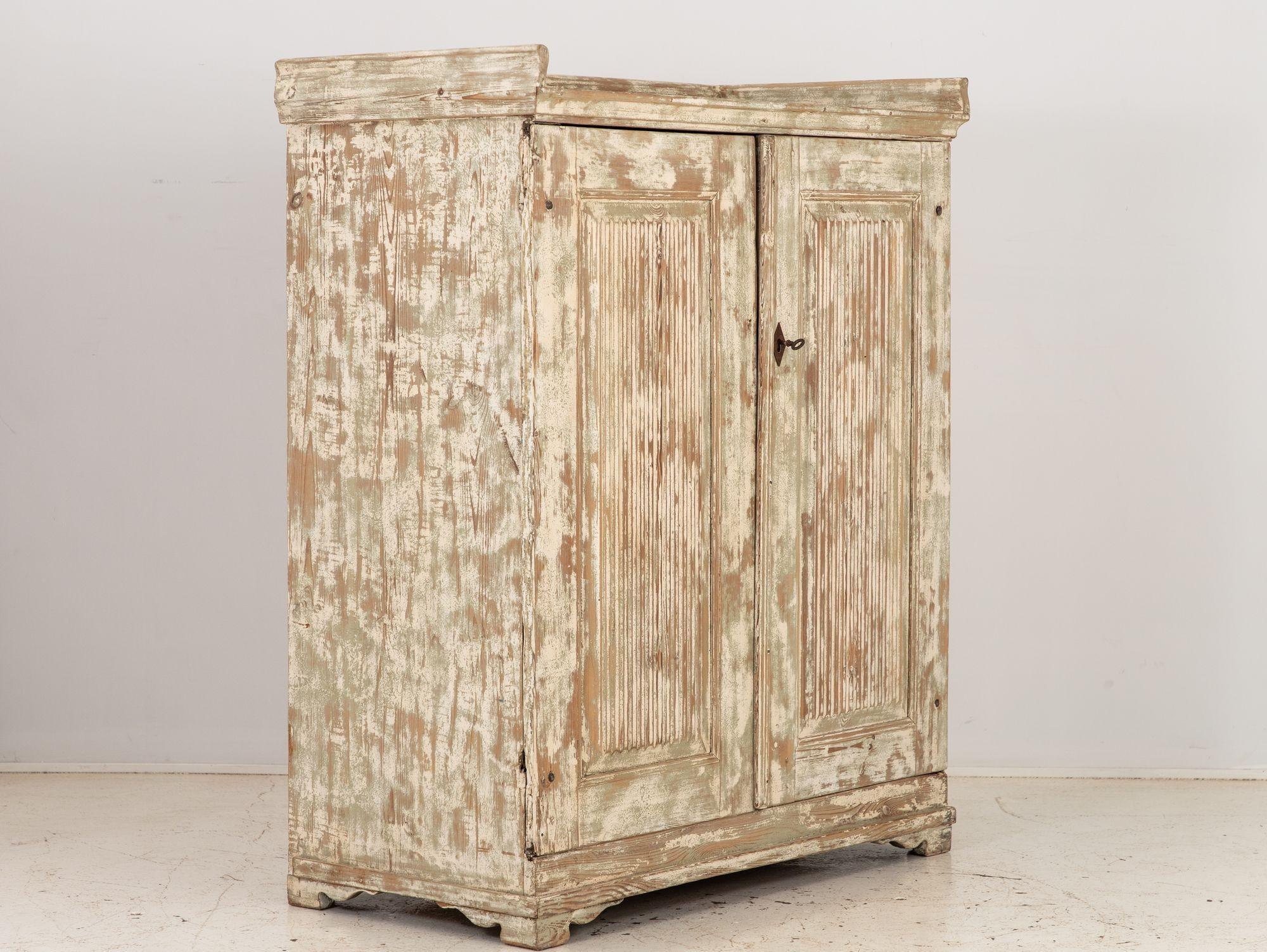 Swedish Gustavian Style Cabinet or Buffet, late 19th Century For Sale 3