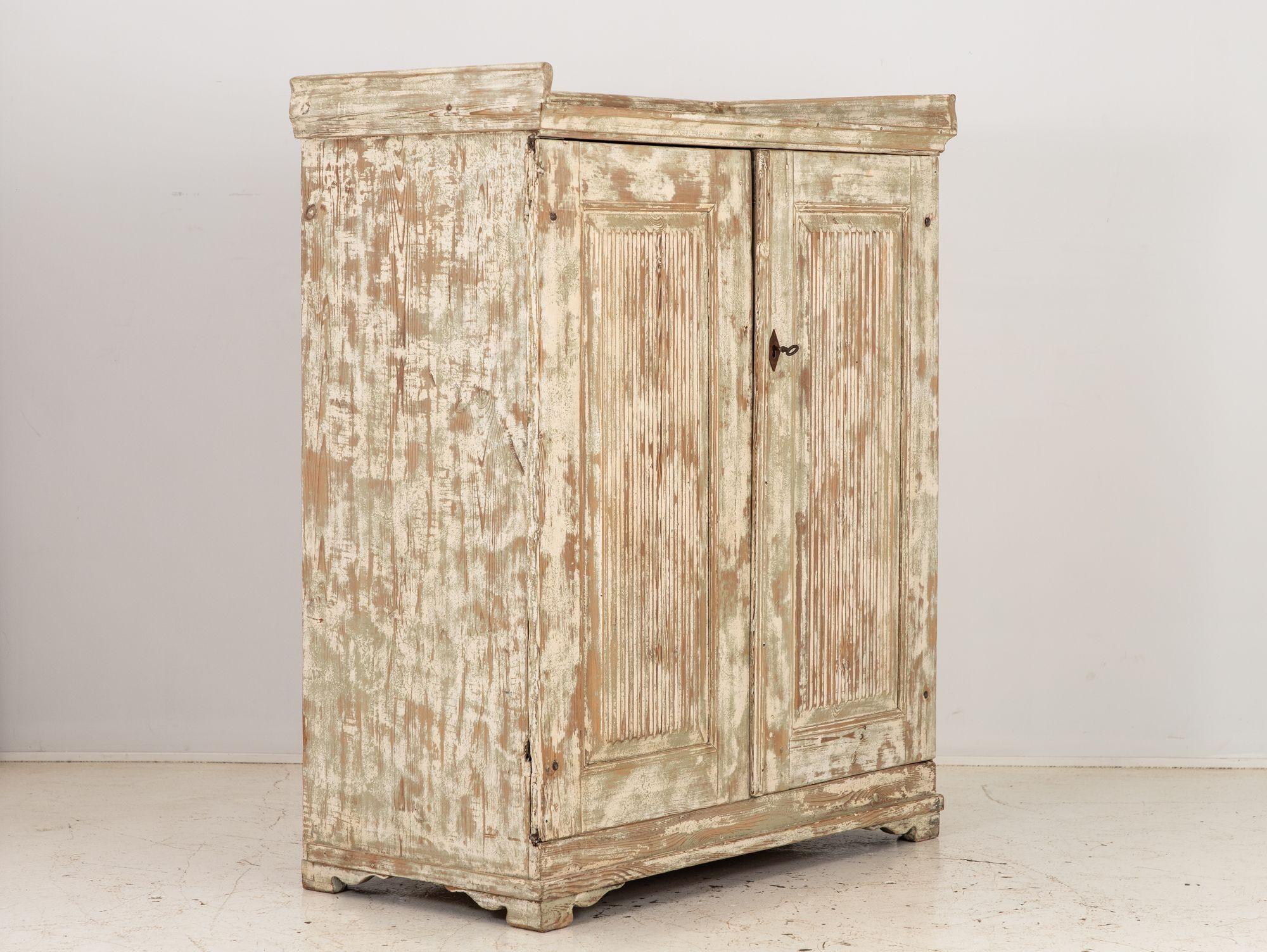 Swedish Gustavian Style Cabinet or Buffet, late 19th Century For Sale 4