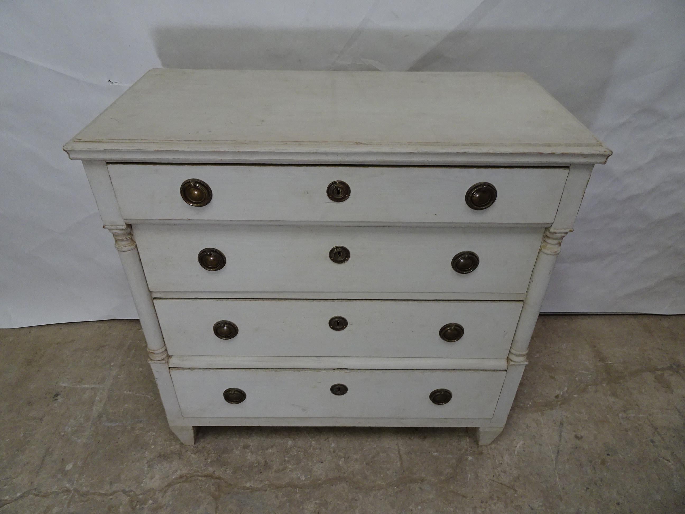 Swedish Gustavian Style Chest In Good Condition For Sale In Hollywood, FL