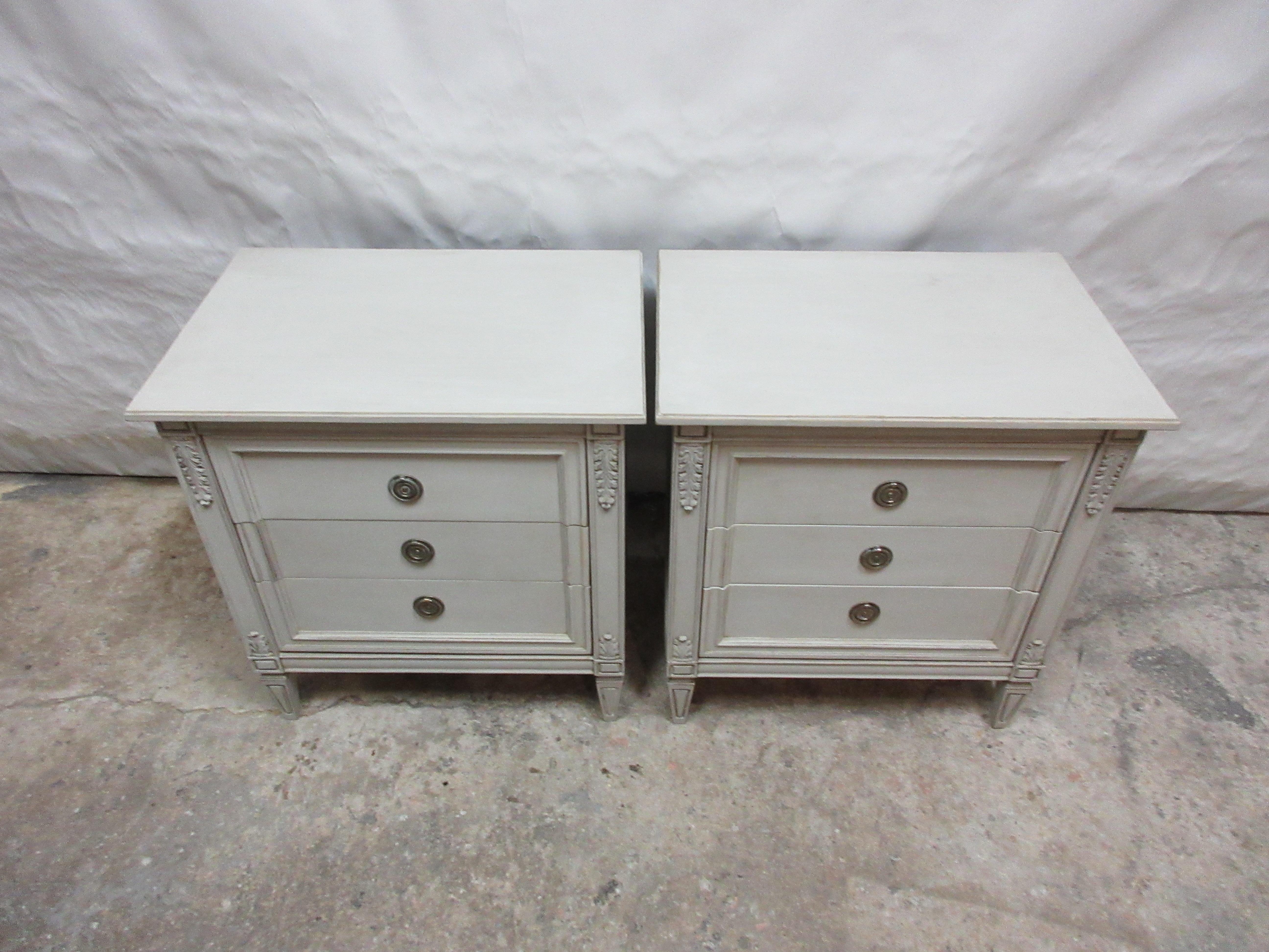 Swedish Gustavian Style Chest of Drawers In Good Condition In Hollywood, FL