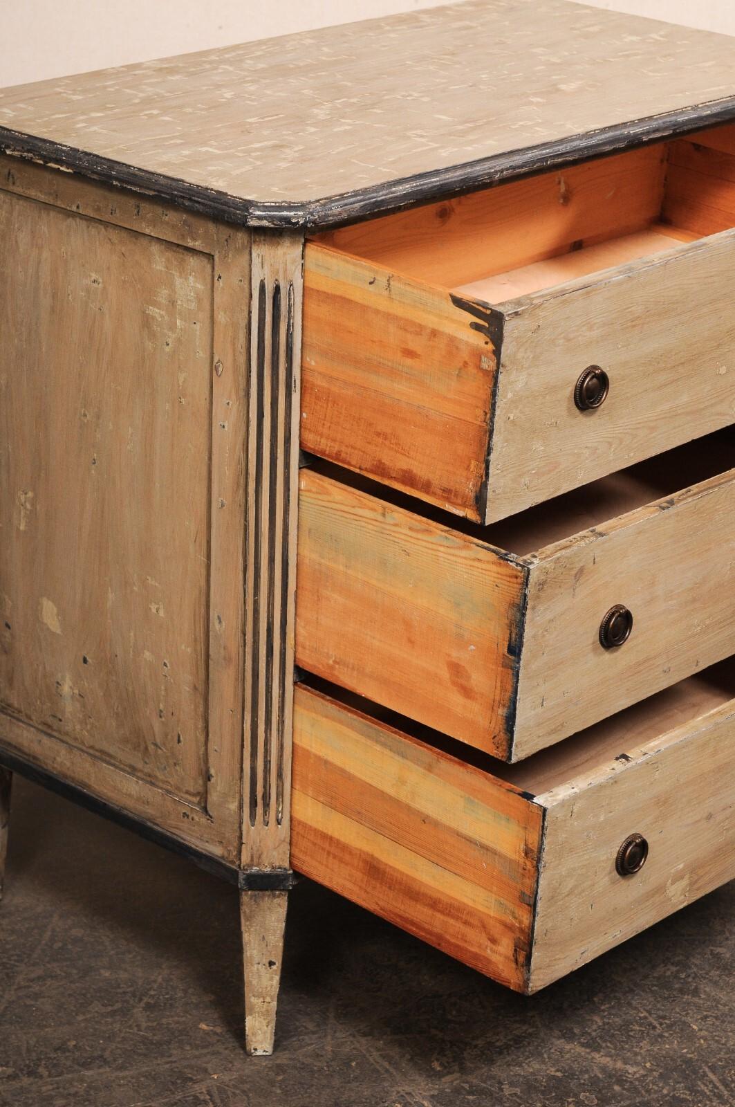 20th Century Swedish Gustavian Style Chest w/Charcoal Trim, Early 20th C For Sale