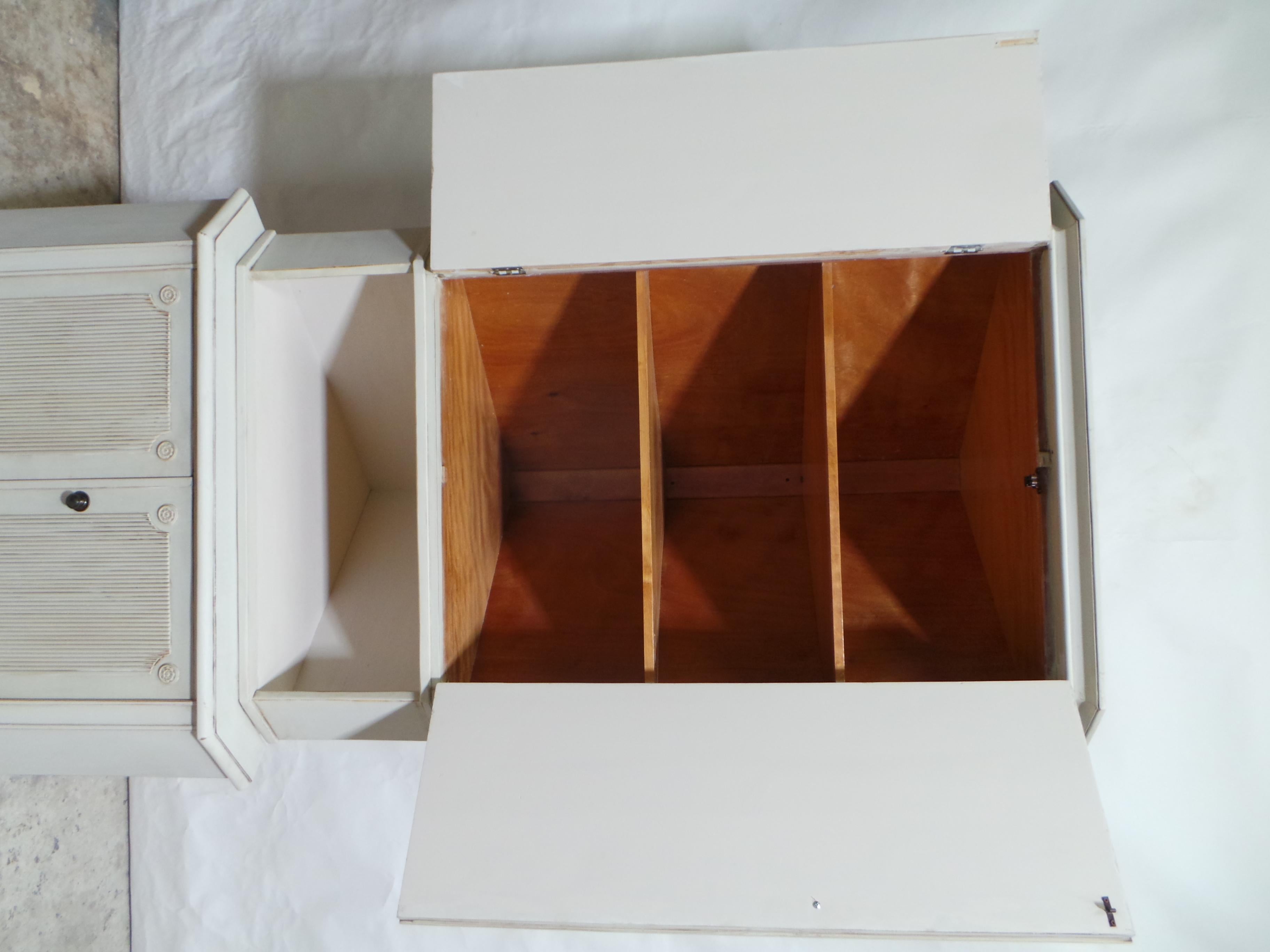 Swedish Gustavian Style Corner Cabinet 4 Door In Good Condition For Sale In Hollywood, FL