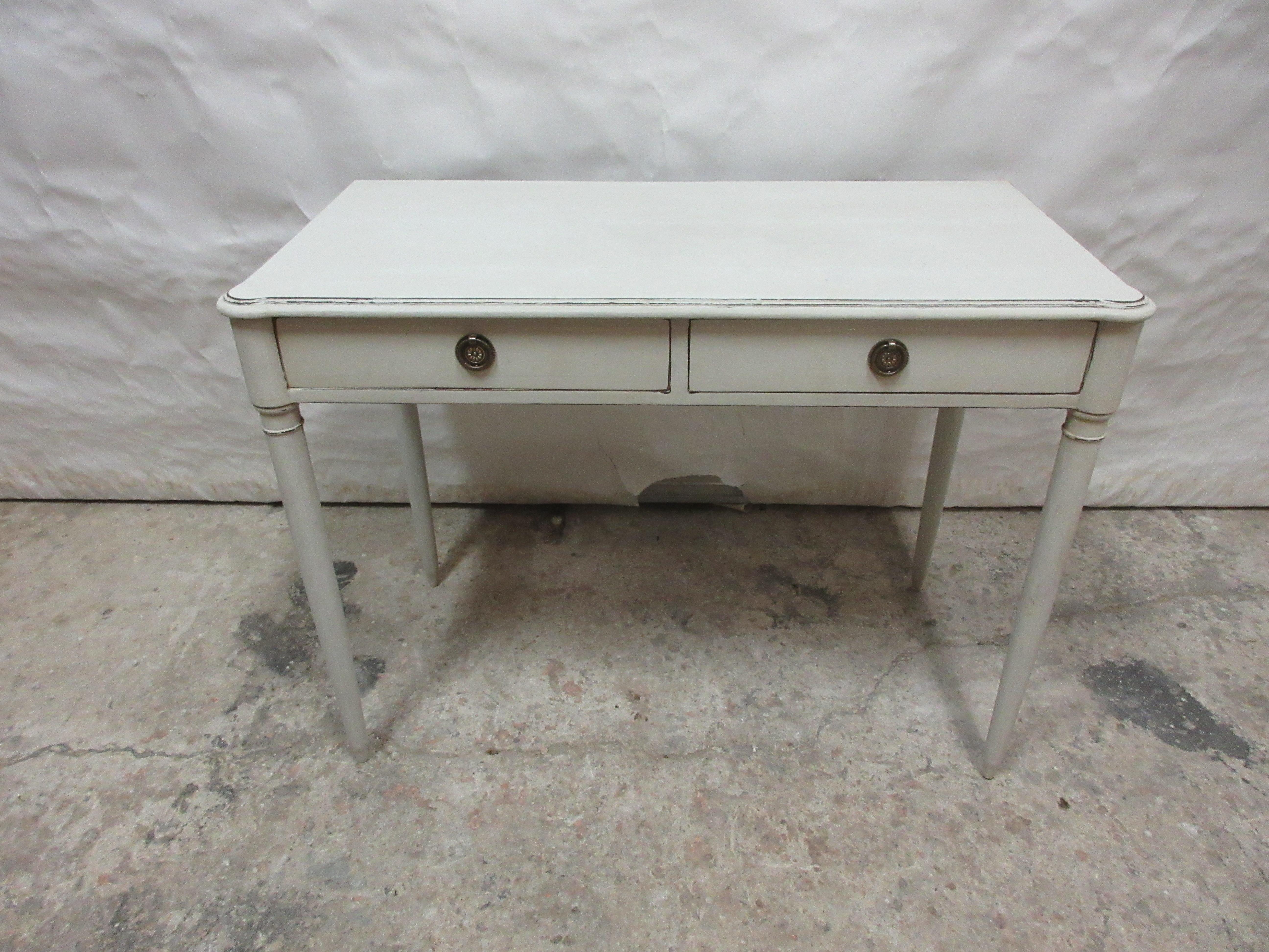 Swedish Gustavian Style Desk  In Good Condition In Hollywood, FL