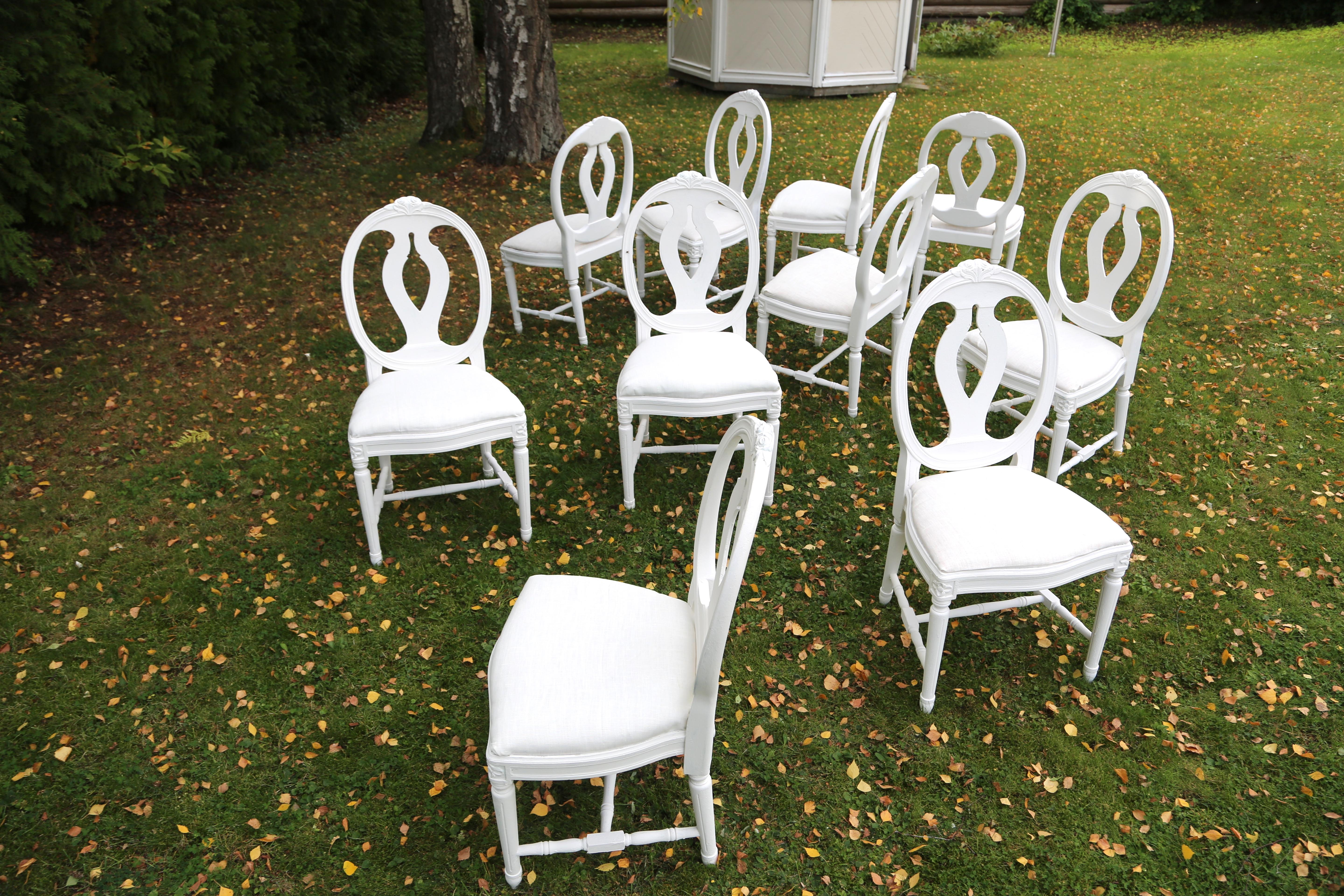 Set of sixteen Swedish Gustavian style dining chairs with oval backs circa 1900 in white paint.The modell is call Svenska modellenin. Oval pierced backs, fluted legs and new upholstery.

Measures: H 94cm, W 49.37cm, D 43cm, seat height 47cm.