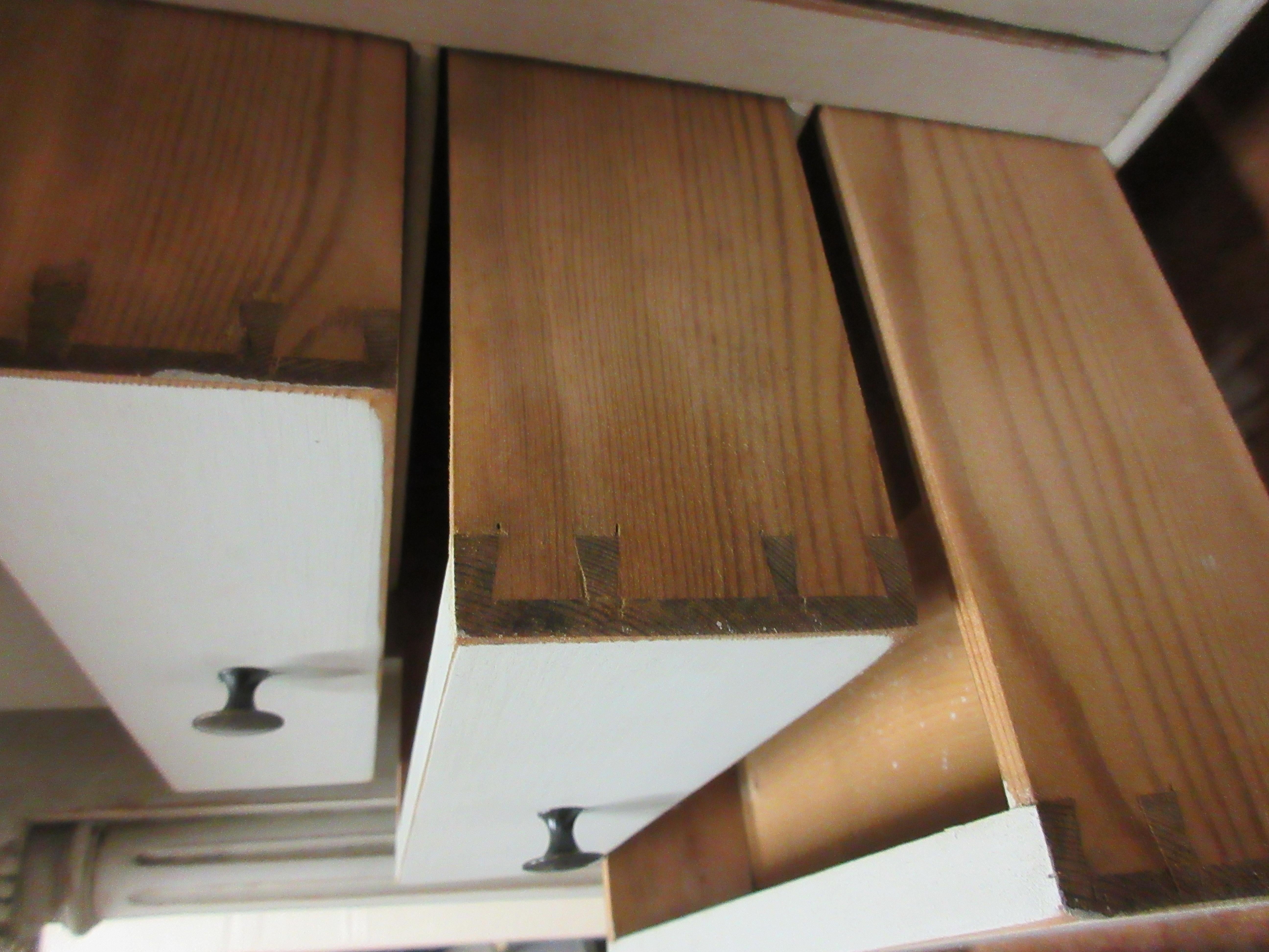 Schwedischer Schreibtisch im Gustavianischen Stil mit ausklappbarer Front (Holz) im Angebot