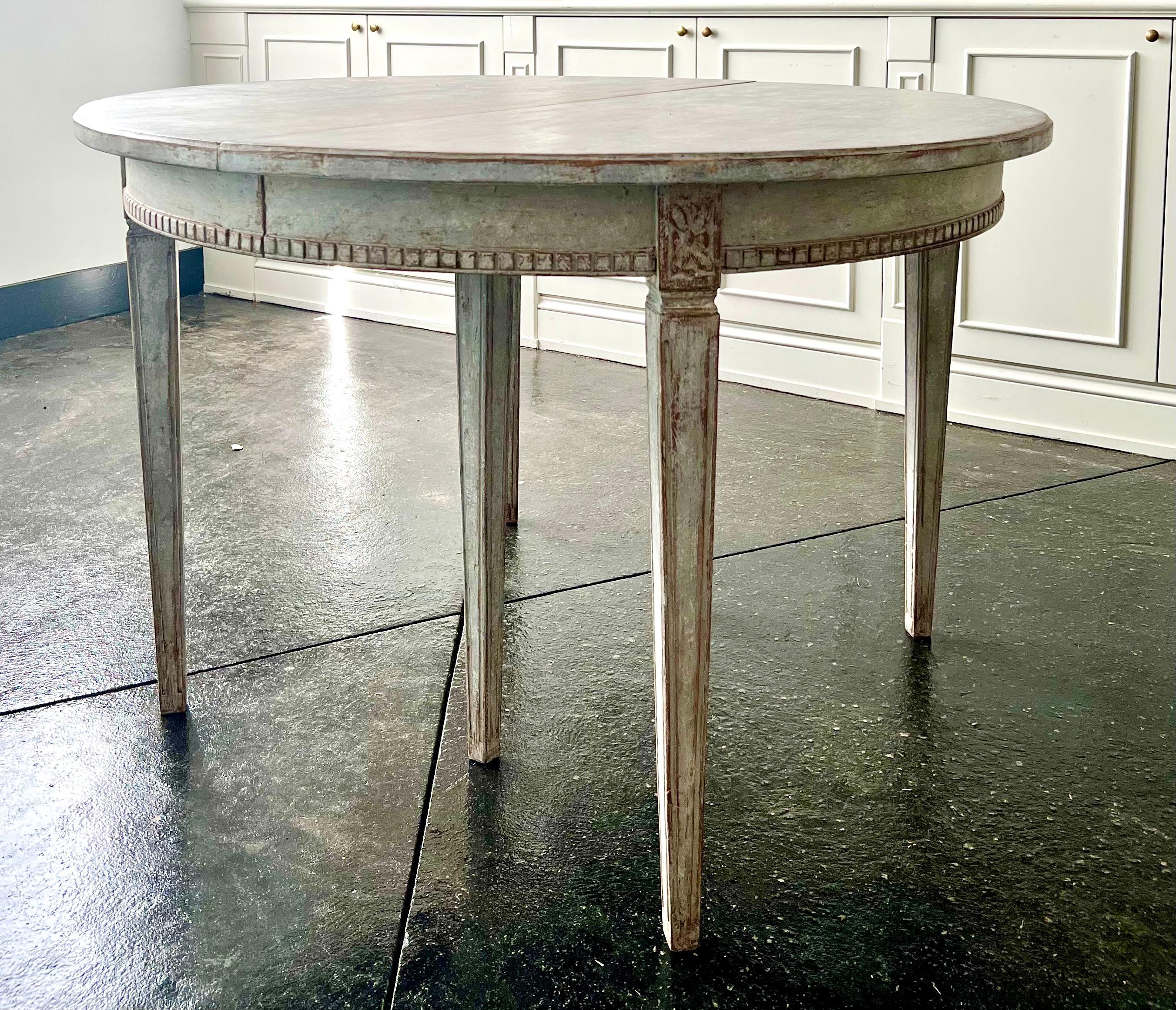 Swedish Gustavian Style Extension Dining Table with Three Leaves 1850's 6