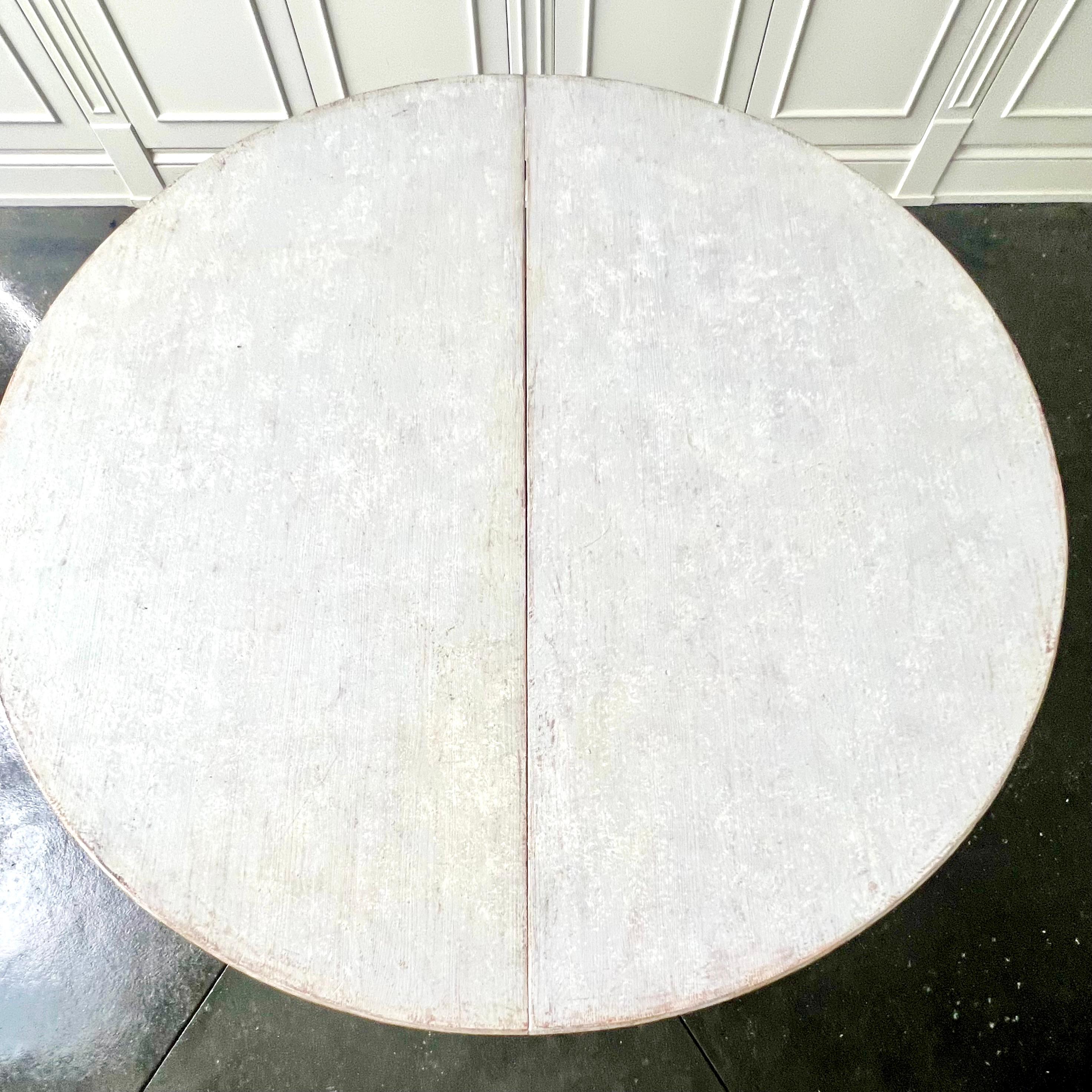 Swedish Gustavian Style Extension Dining Table with Three Leaves 1850's 10