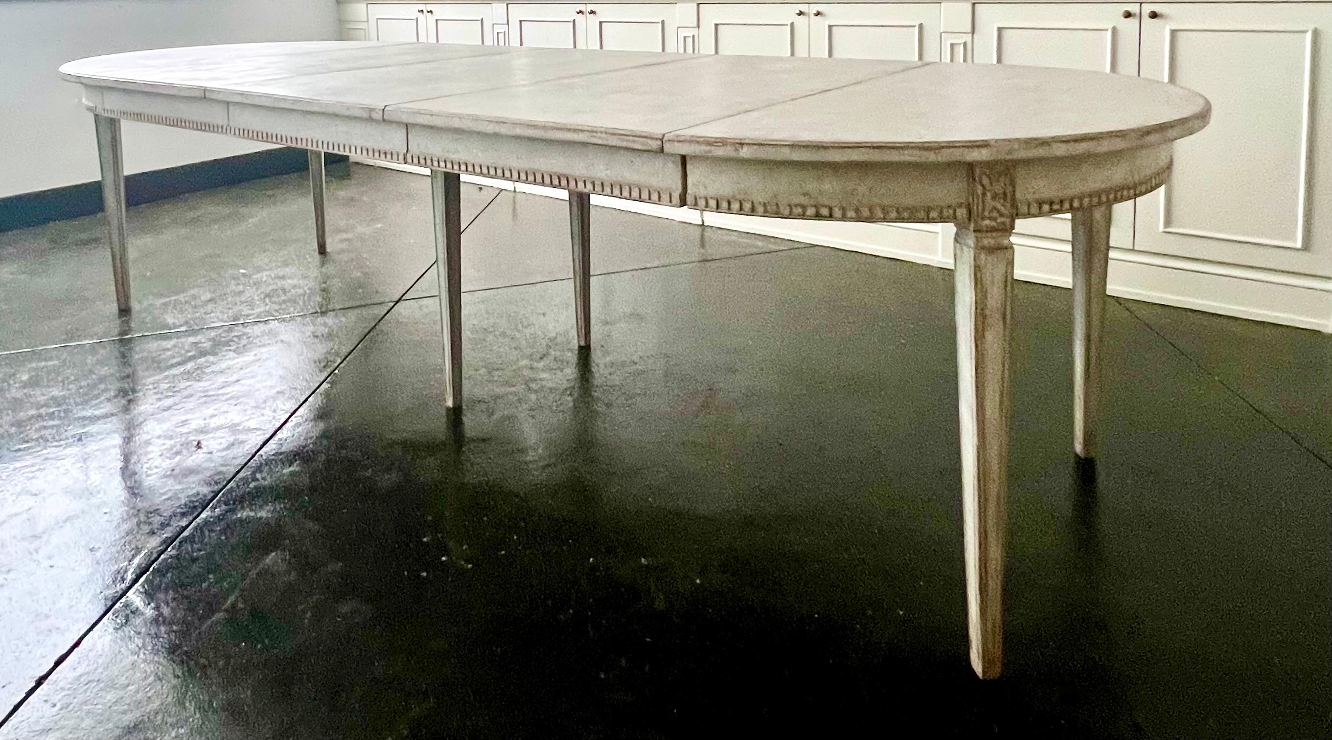 19th Century Swedish Gustavian Style Extension Dining Table with Three Leaves 1850's