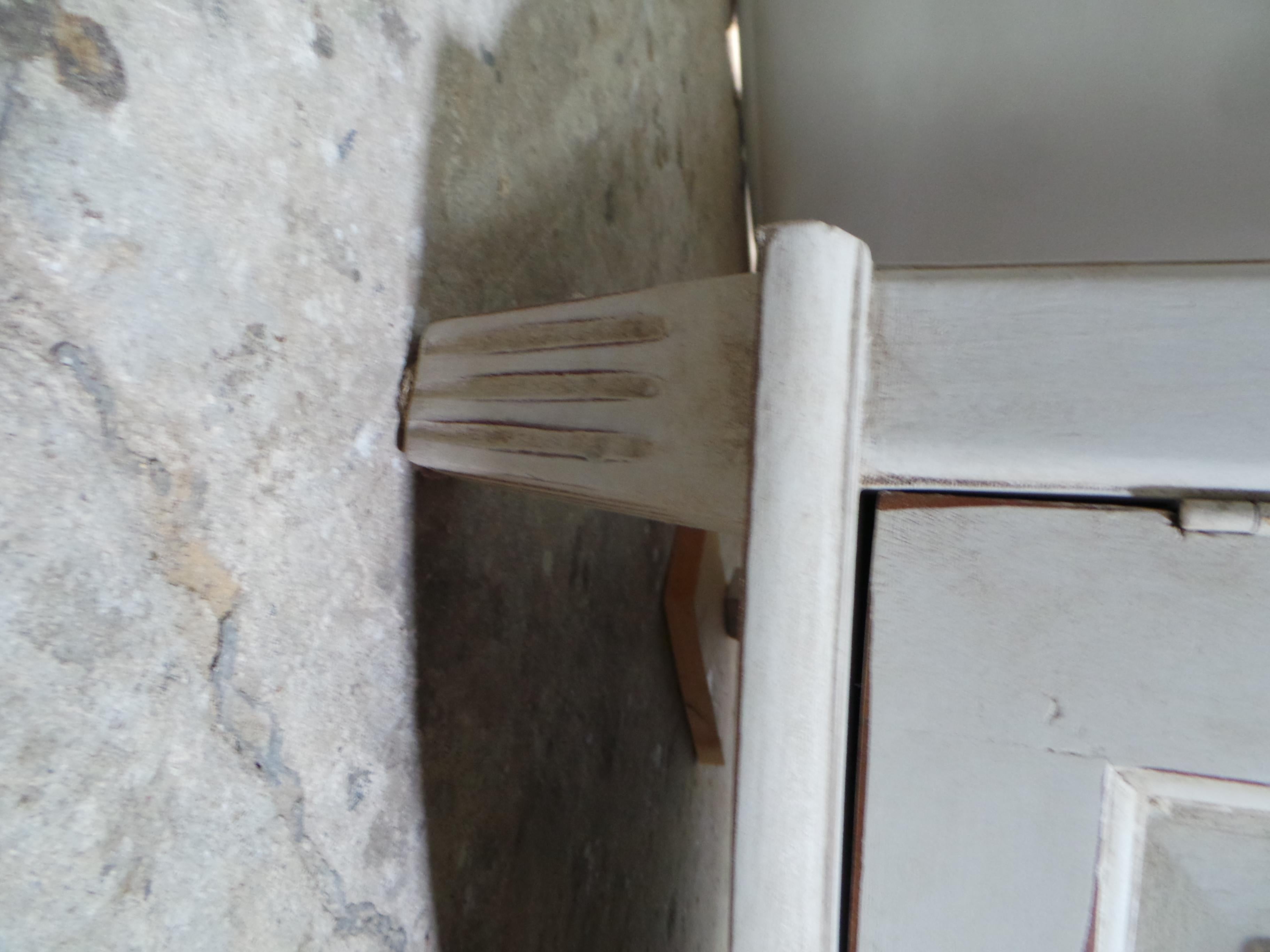 Armario esquinero de cristal de estilo sueco Gustaviano en venta 2