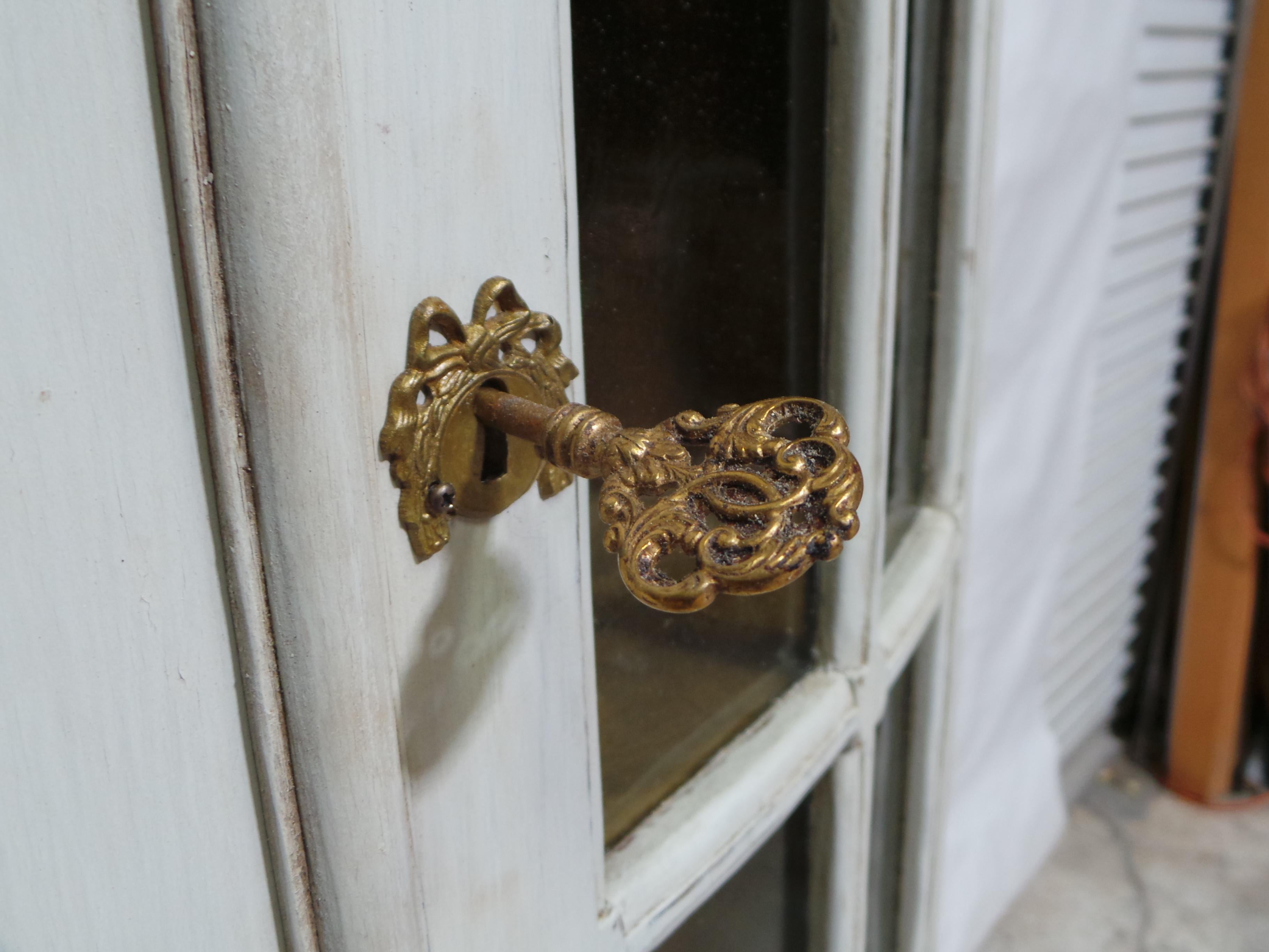 Swedish Gustavian Style Glass Top Corner Hutch In Good Condition In Hollywood, FL