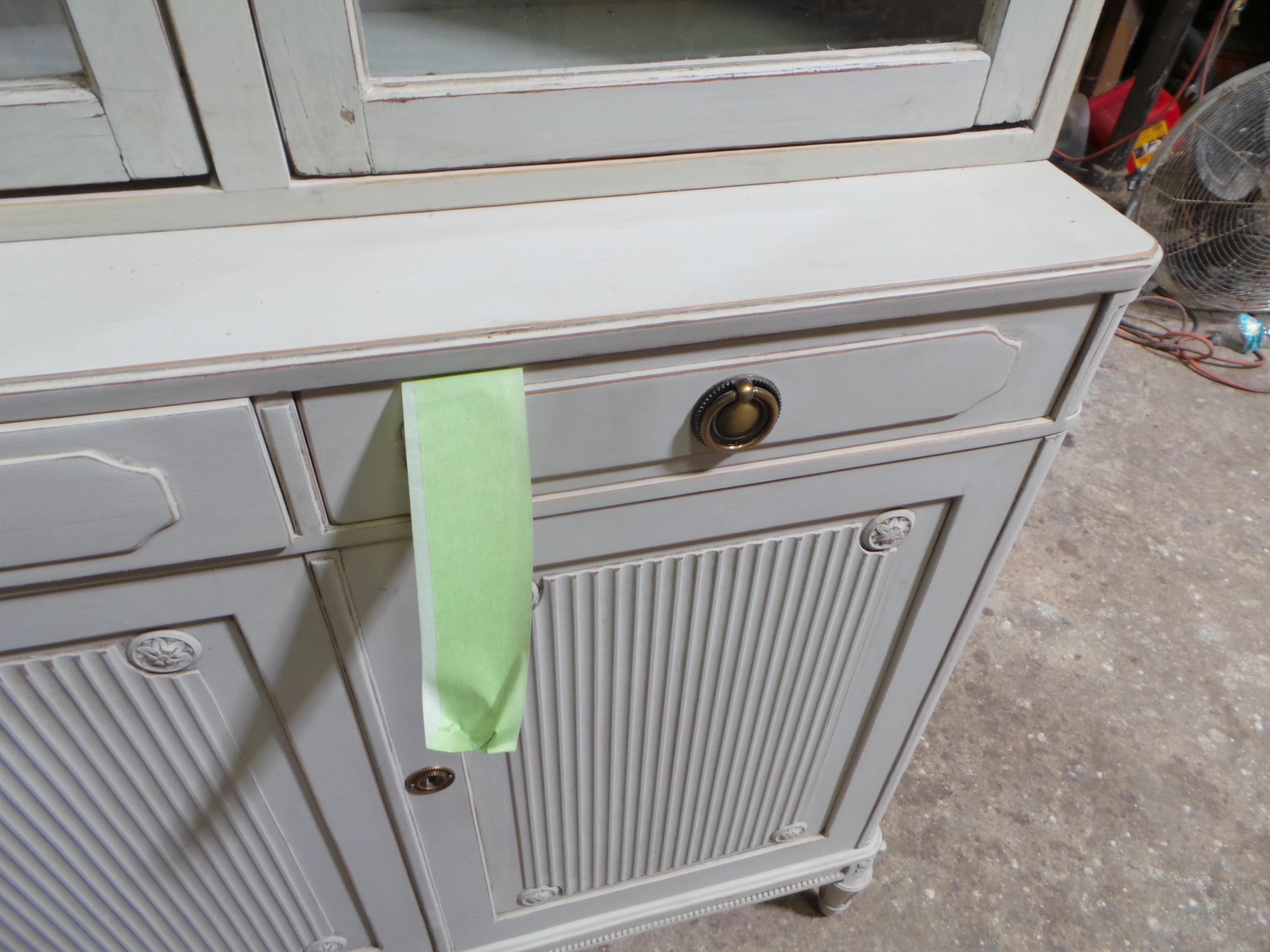 Schwedisches Hutch mit Glasplatte im Gustavianischen Stil im Angebot 14
