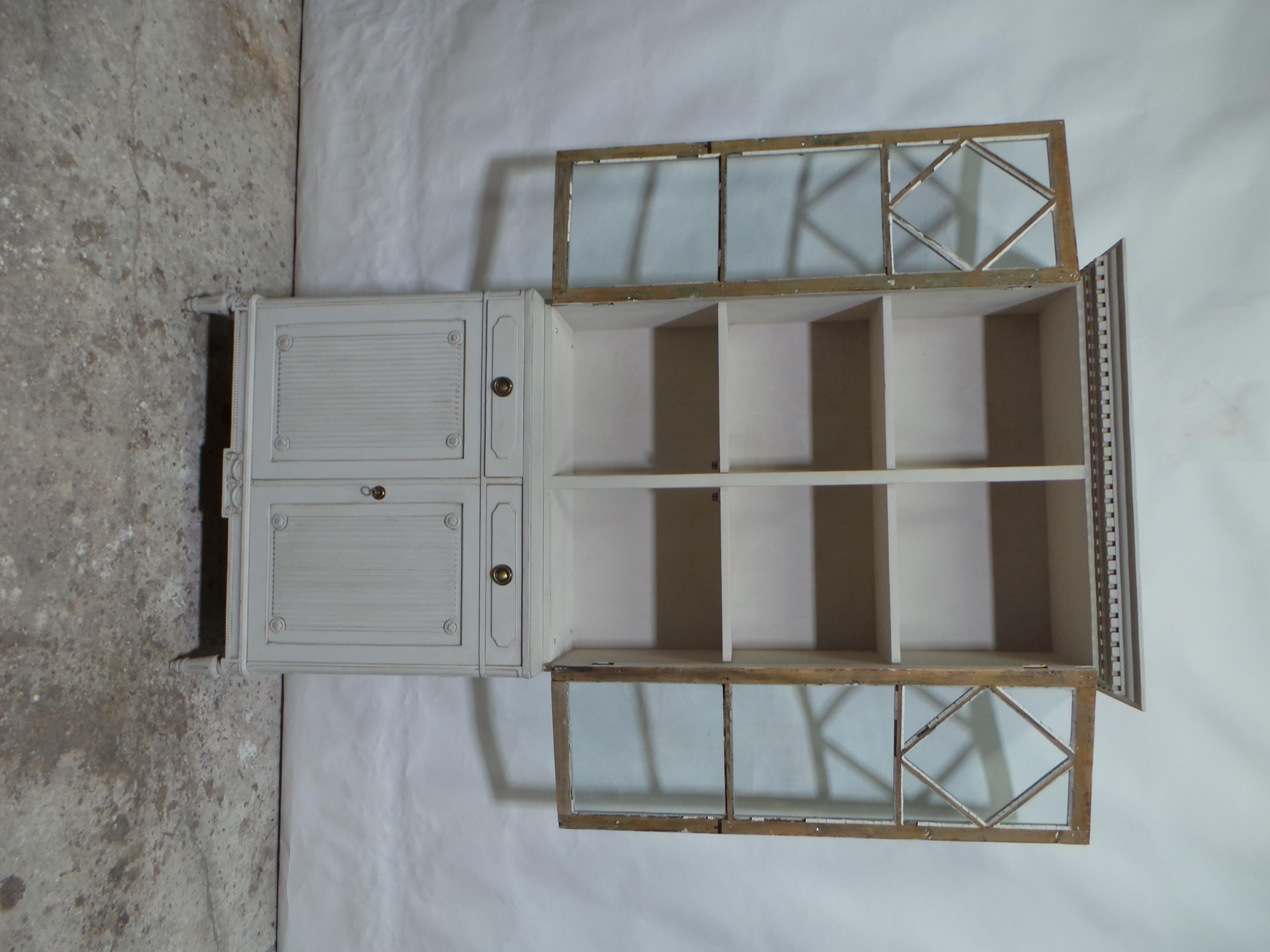 Schwedisches Hutch mit Glasplatte im Gustavianischen Stil im Angebot 1