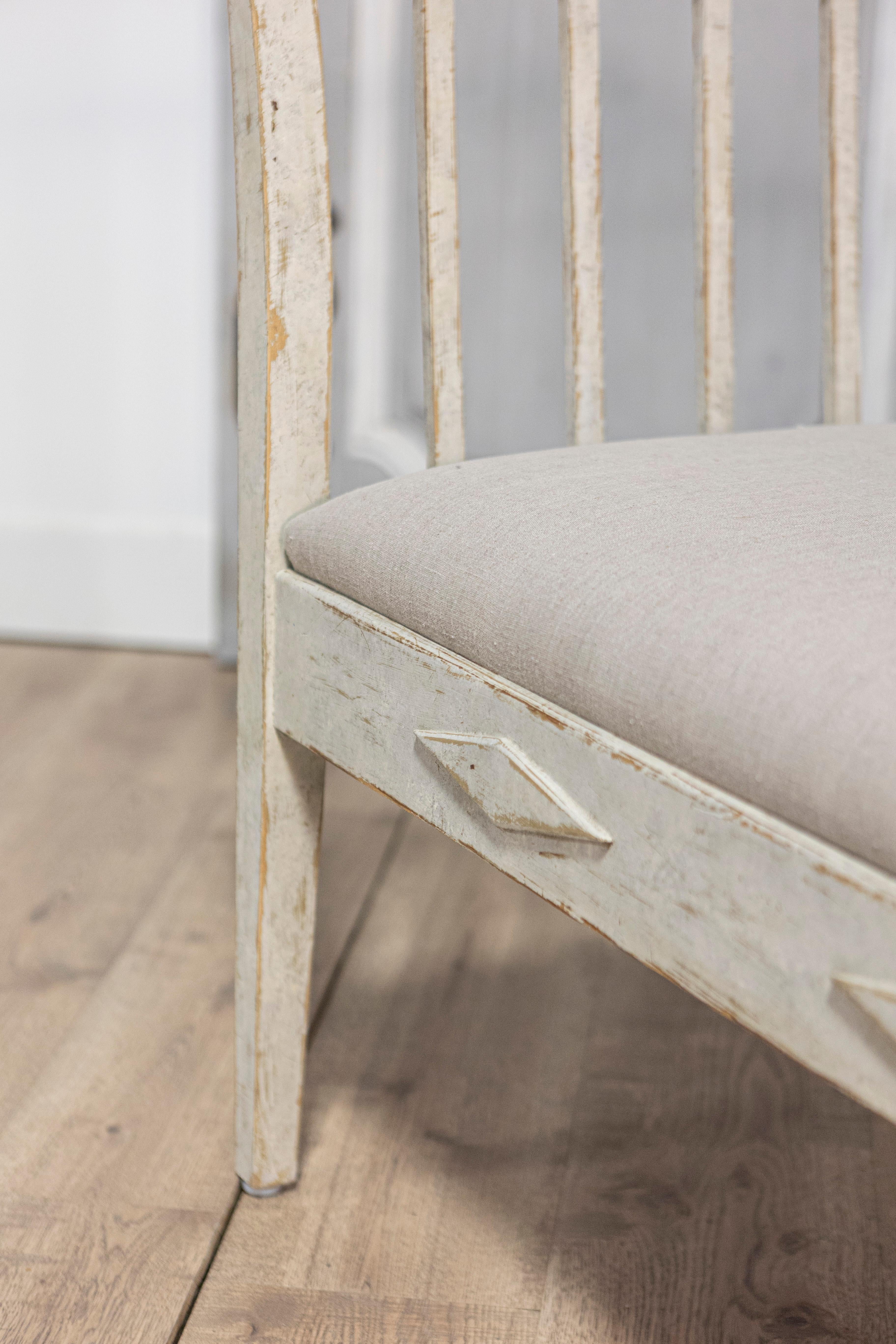 Swedish Gustavian Style Gray Painted Sofa Bench with Raised Diamond Motifs For Sale 4