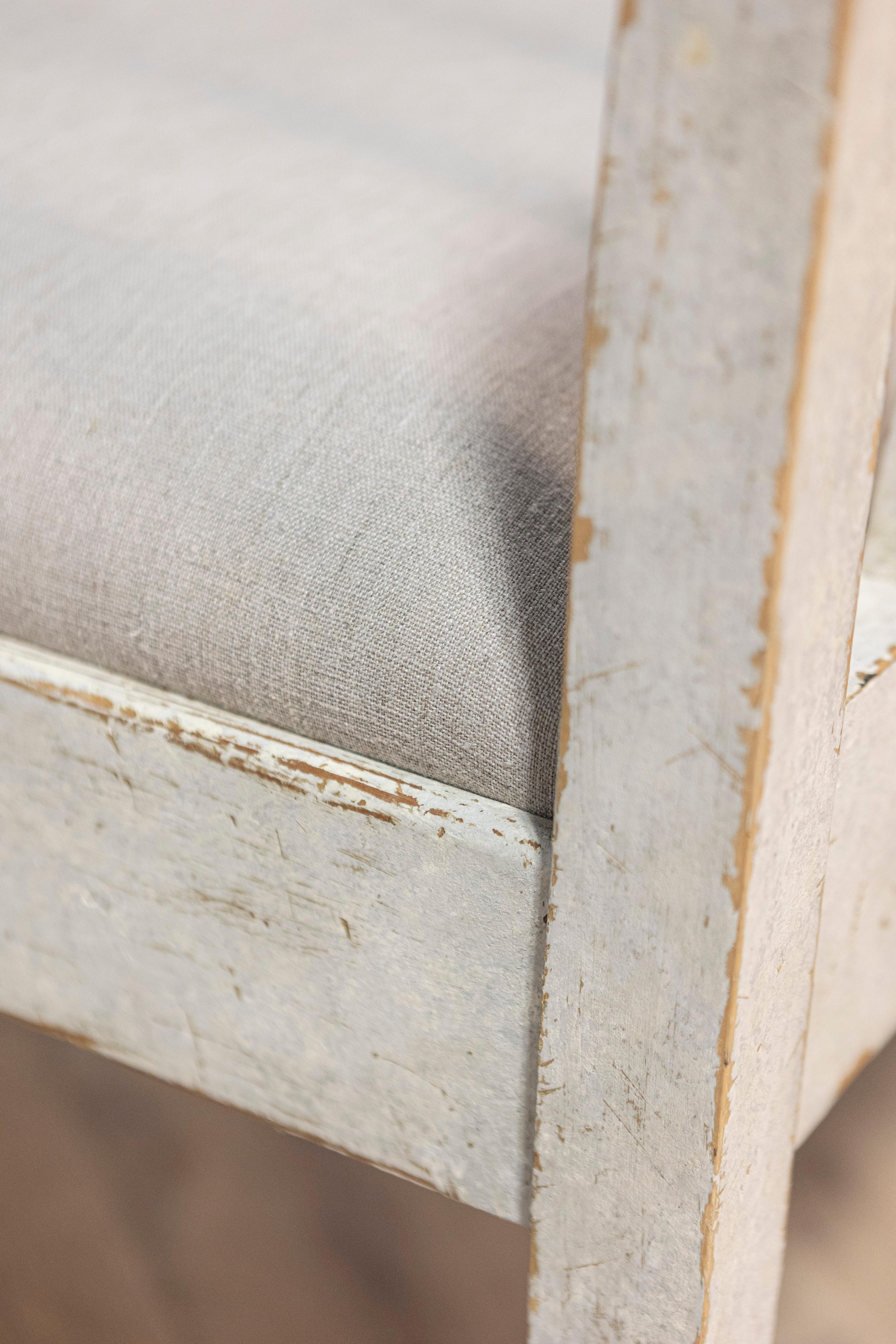 Swedish Gustavian Style Gray Painted Sofa Bench with Raised Diamond Motifs For Sale 5