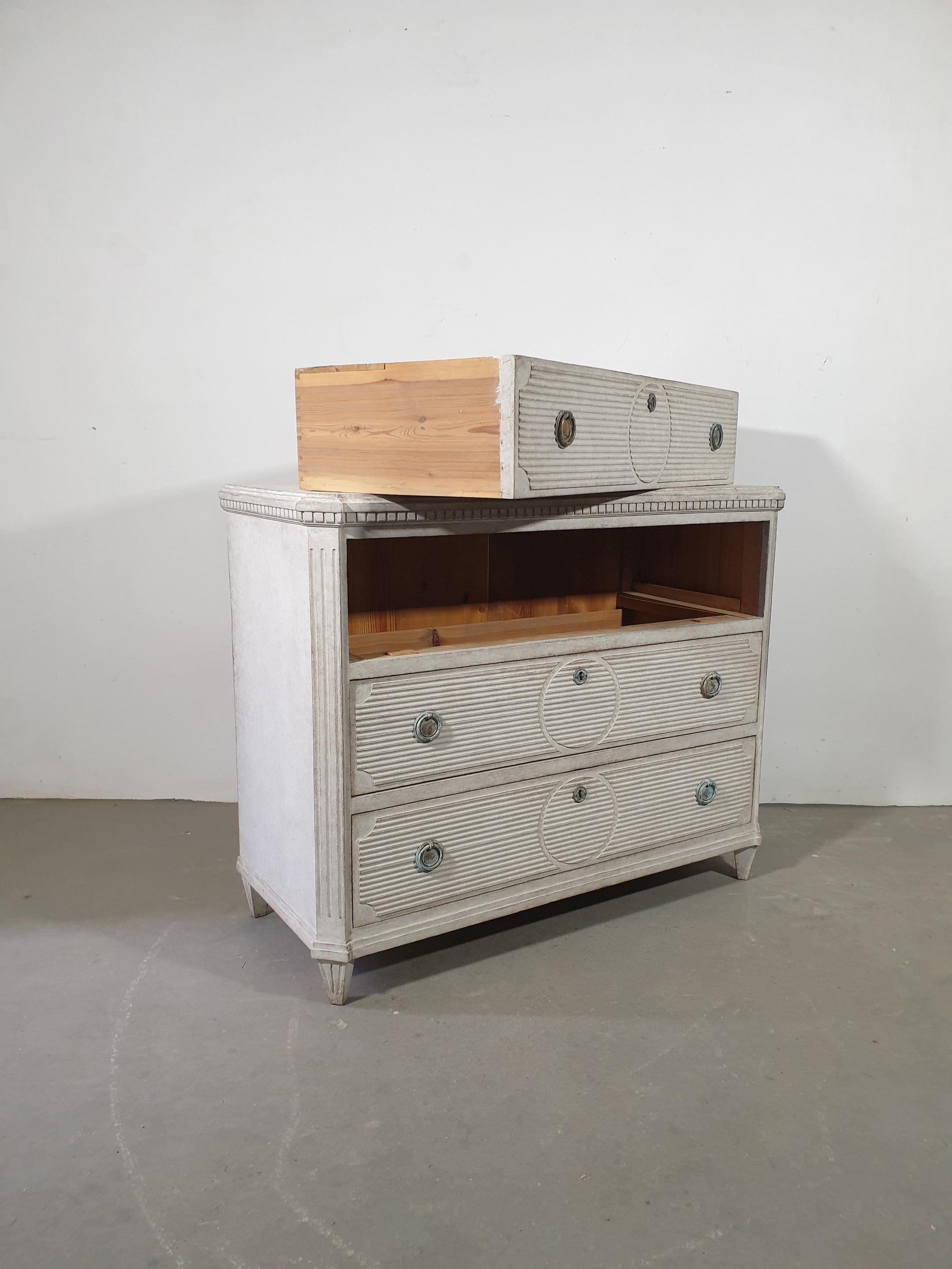 Swedish Gustavian Style Gray Painted Three-Drawer Chest with Carved Panels In Good Condition In Atlanta, GA