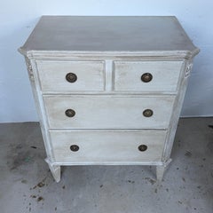 Commode de style gustavien suédois, peinte à la main