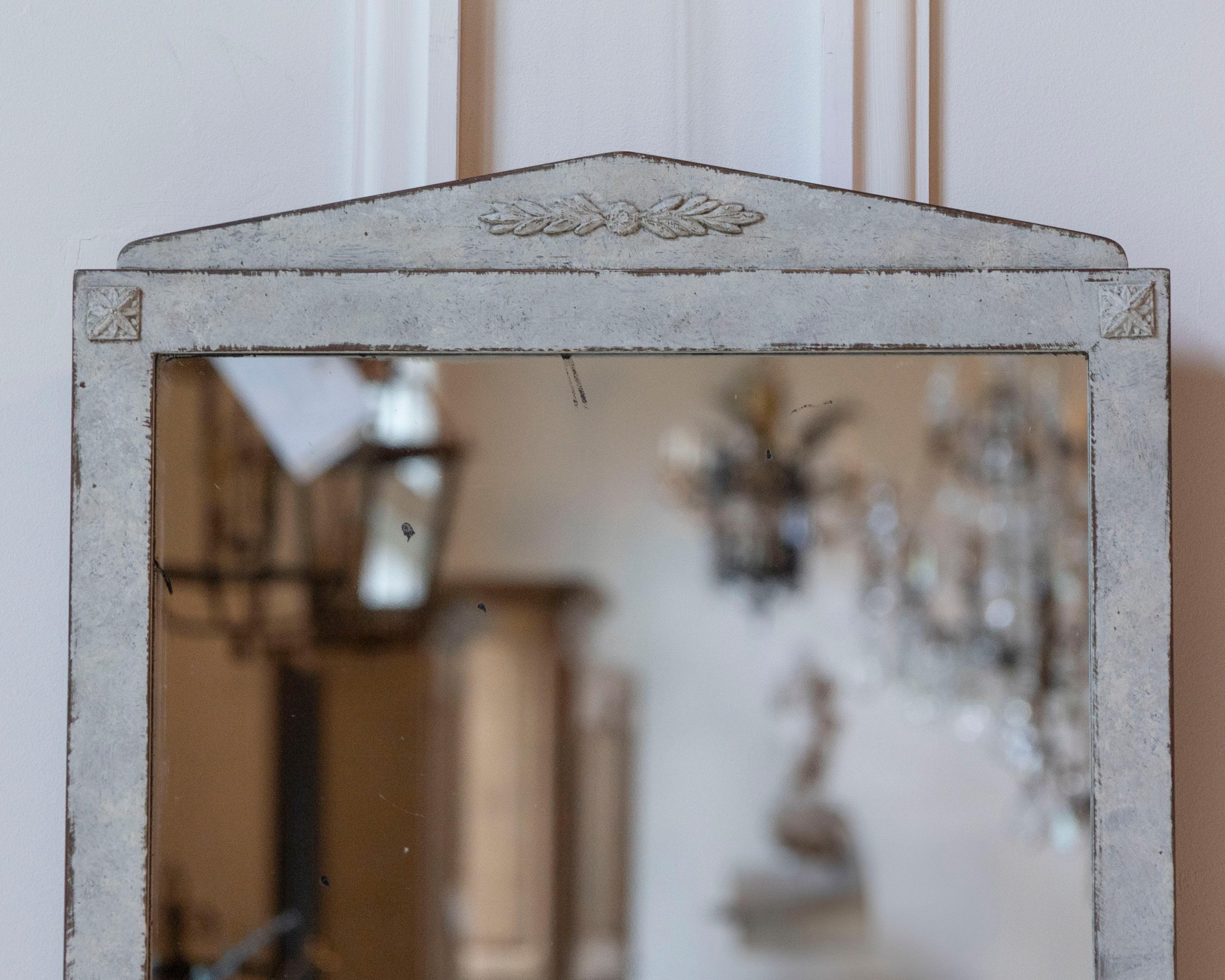 Swedish Gustavian Style Mirror in Light Sand Patina, circa 1920 For Sale 2
