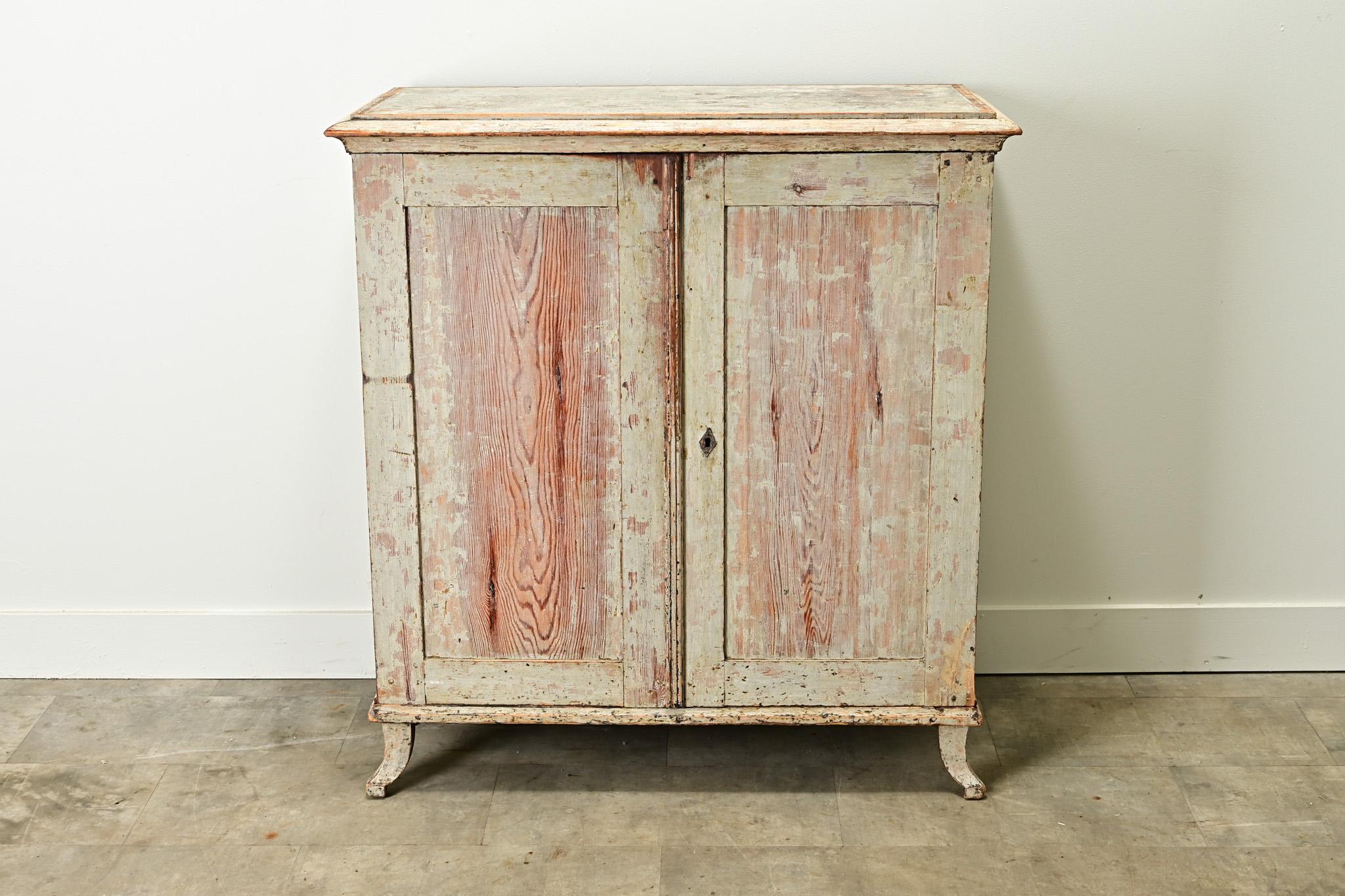 Swedish Gustavian Style Painted Cabinet In Good Condition For Sale In Baton Rouge, LA