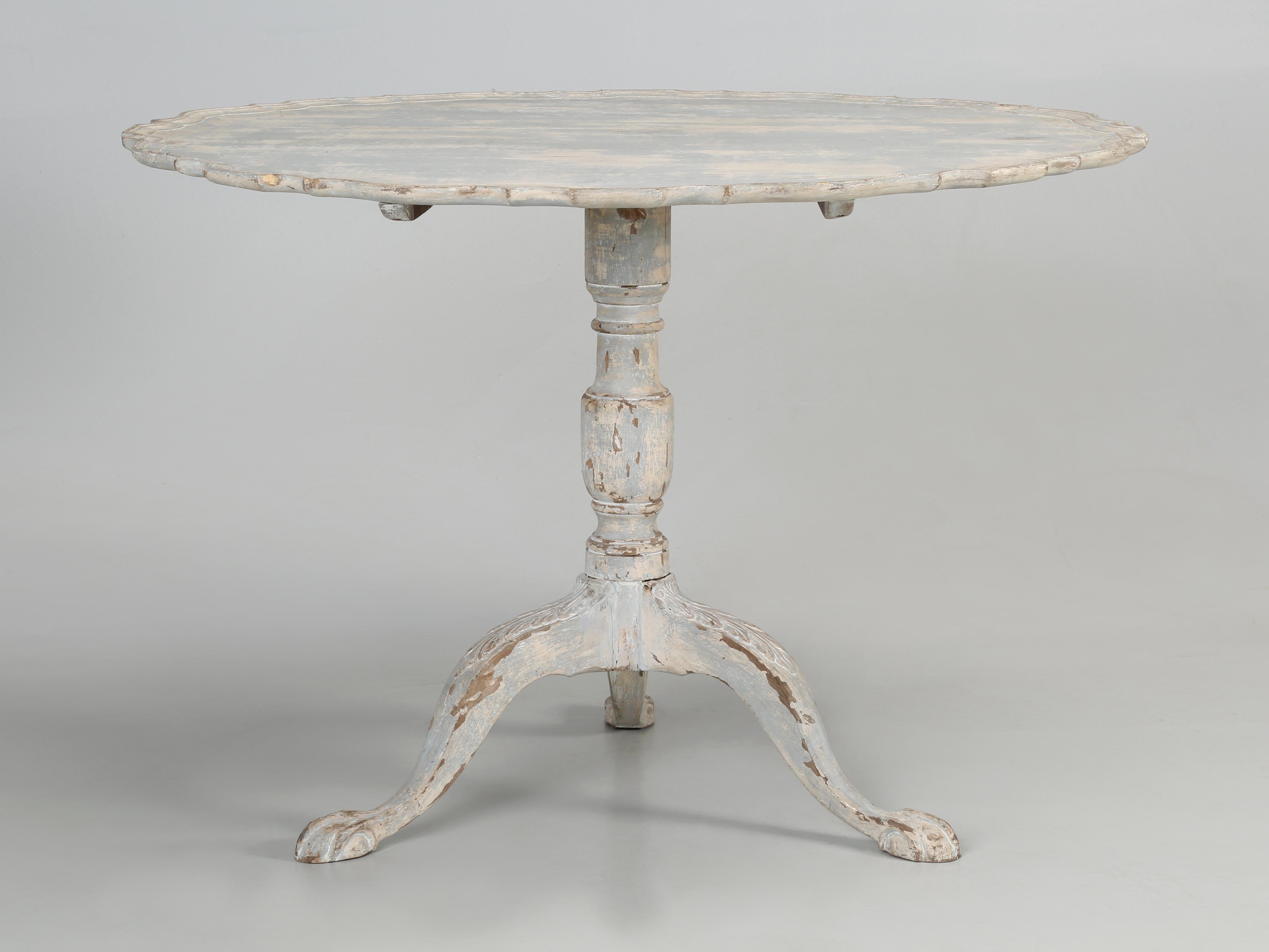 Swedish Gustavian Style Painted Center Hall Table, Side or End Table, Restored For Sale 1