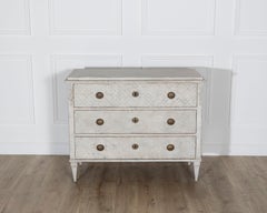 Commode peinte de style gustavien suédois, vers 1840
