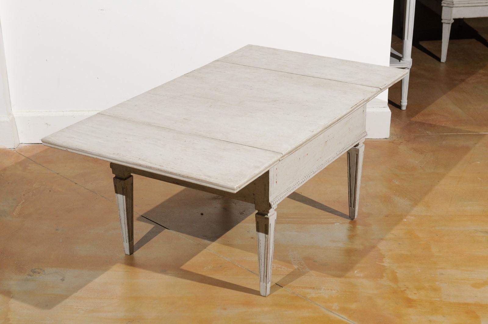 Swedish Gustavian Style Painted Coffee Table with Drop Leaves, 20th Century For Sale 2