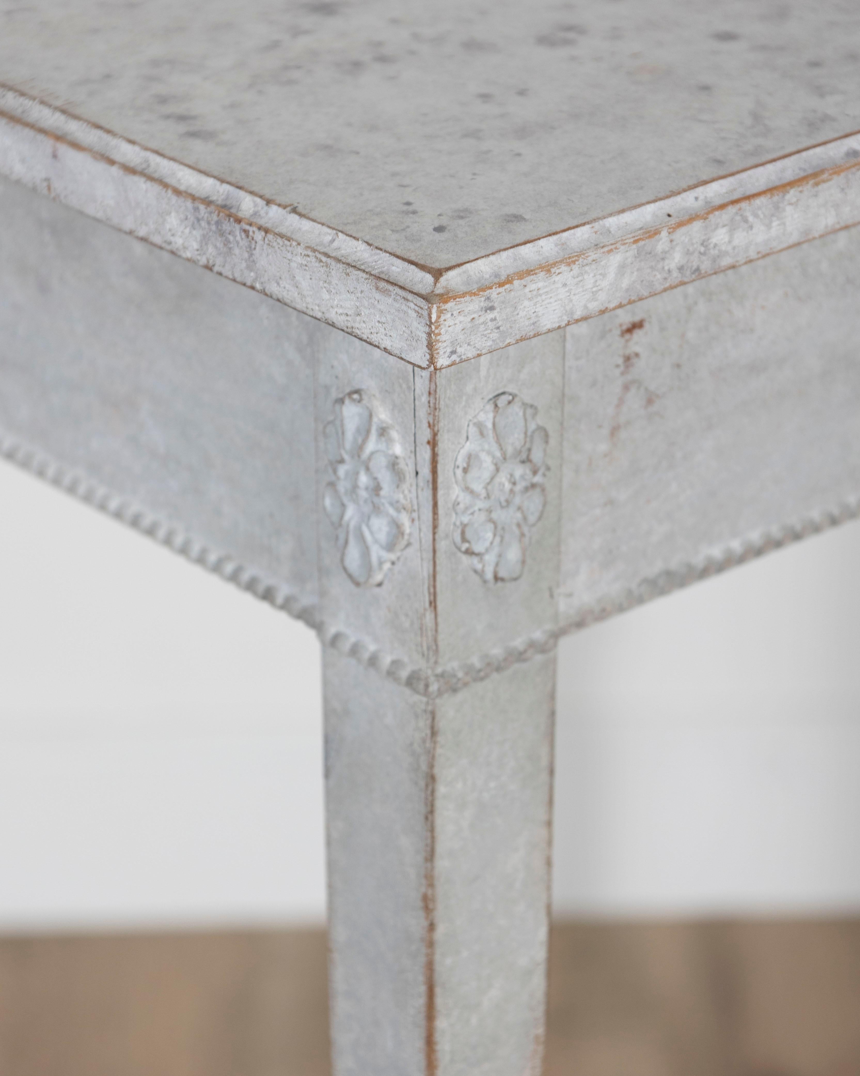 Tavolo da console svedese dipinto in stile gustaviano, CIRCA 1880 in vendita 2