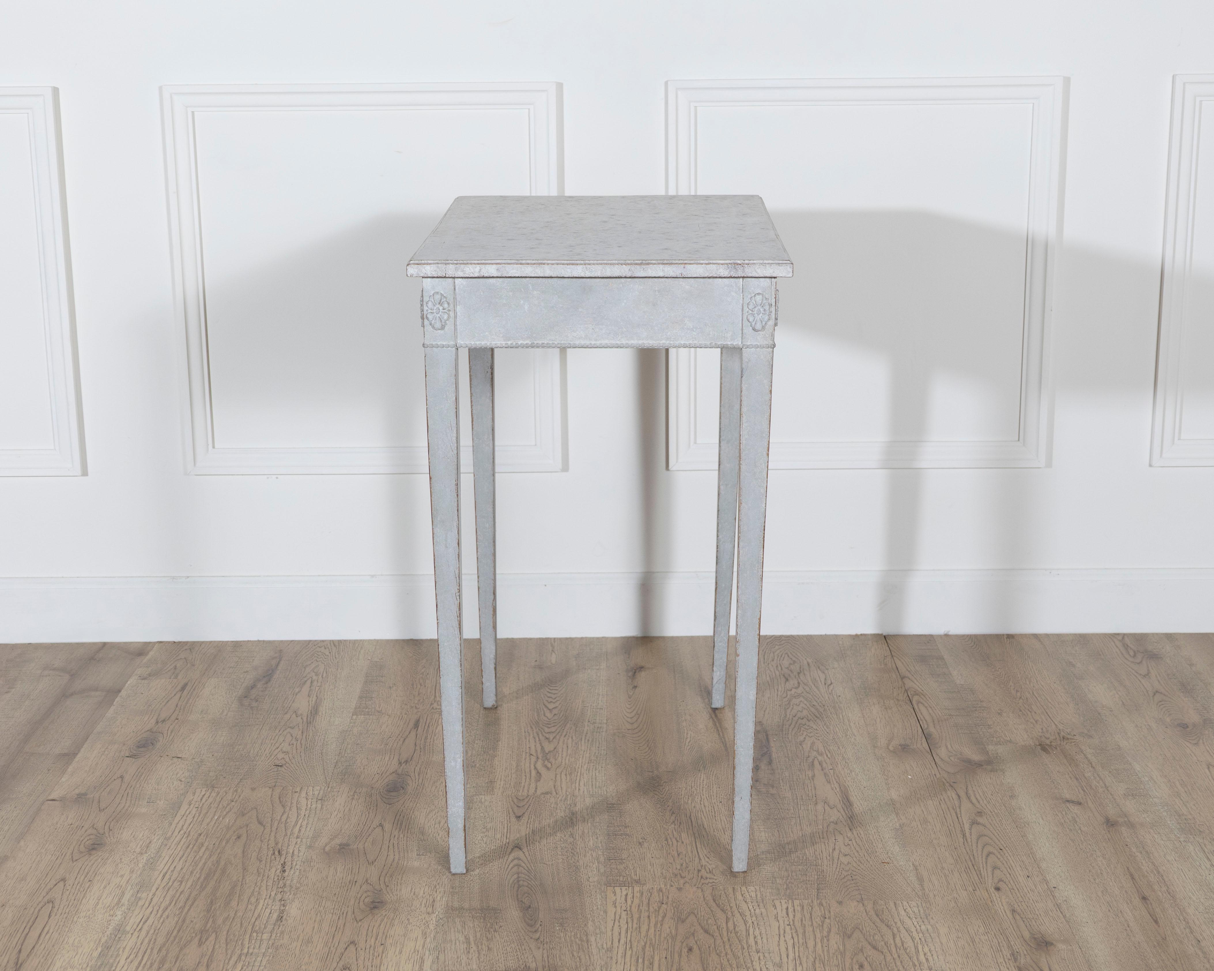 Legno Tavolo da console svedese dipinto in stile gustaviano, CIRCA 1880 in vendita