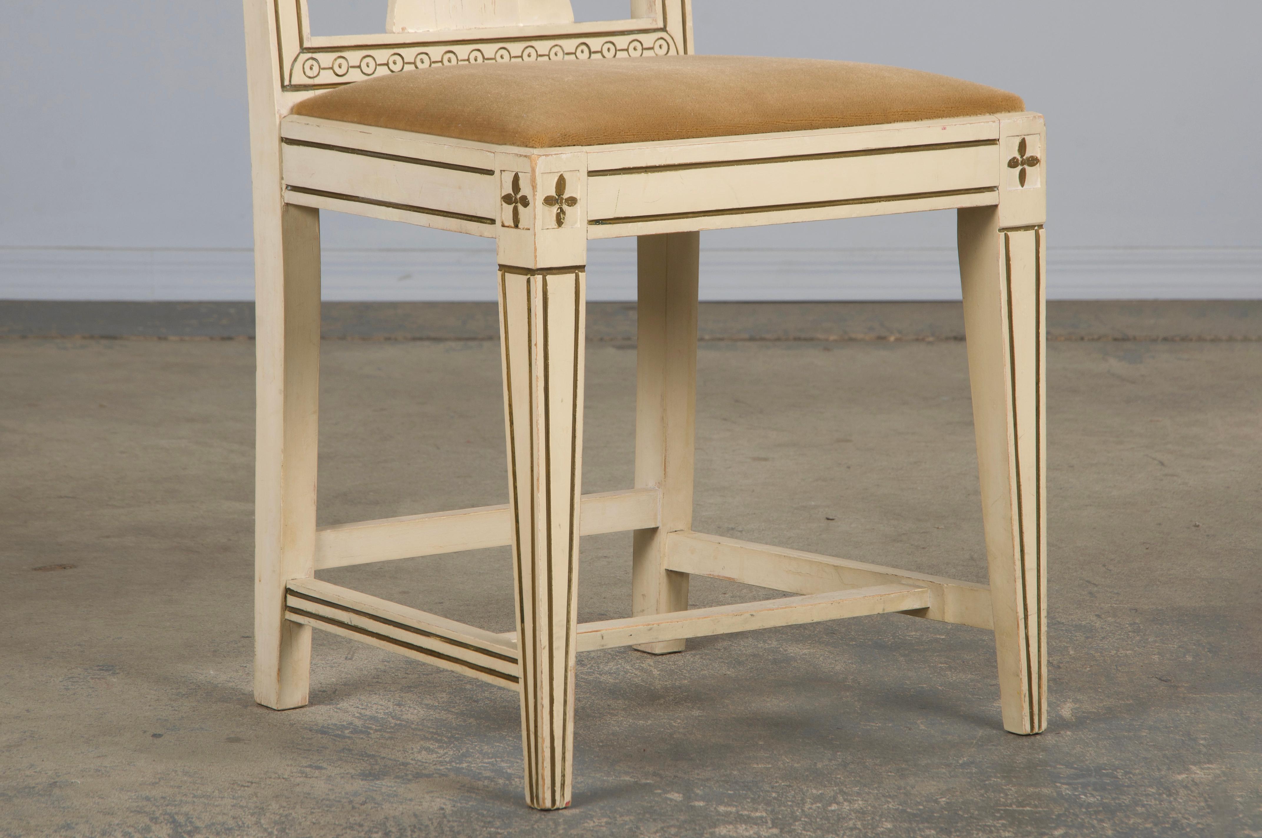 Schwedische bemalte Esszimmerstühle im Gustavianischen Stil mit beigefarbenem Samt - 6er-Set im Angebot 5
