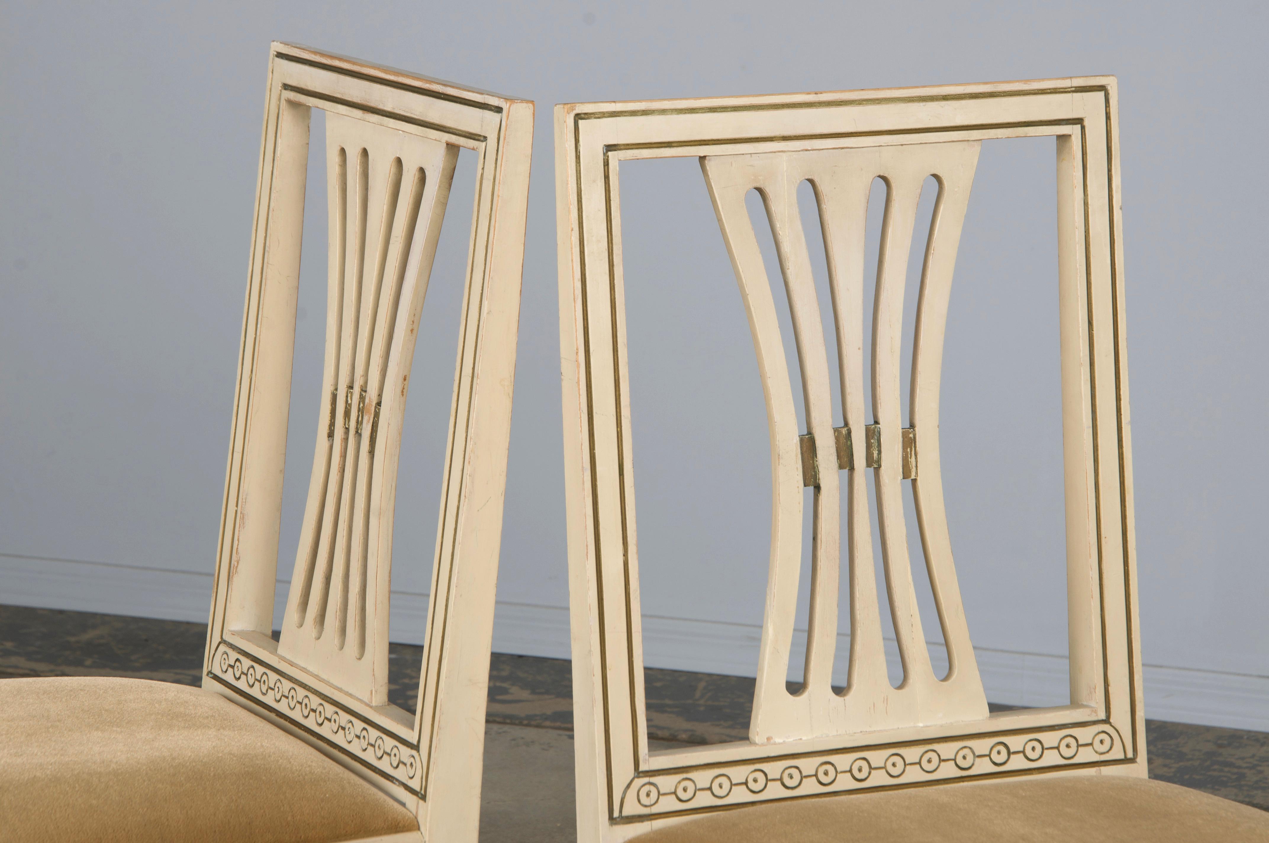 Schwedische bemalte Esszimmerstühle im Gustavianischen Stil mit beigefarbenem Samt - 6er-Set im Angebot 10