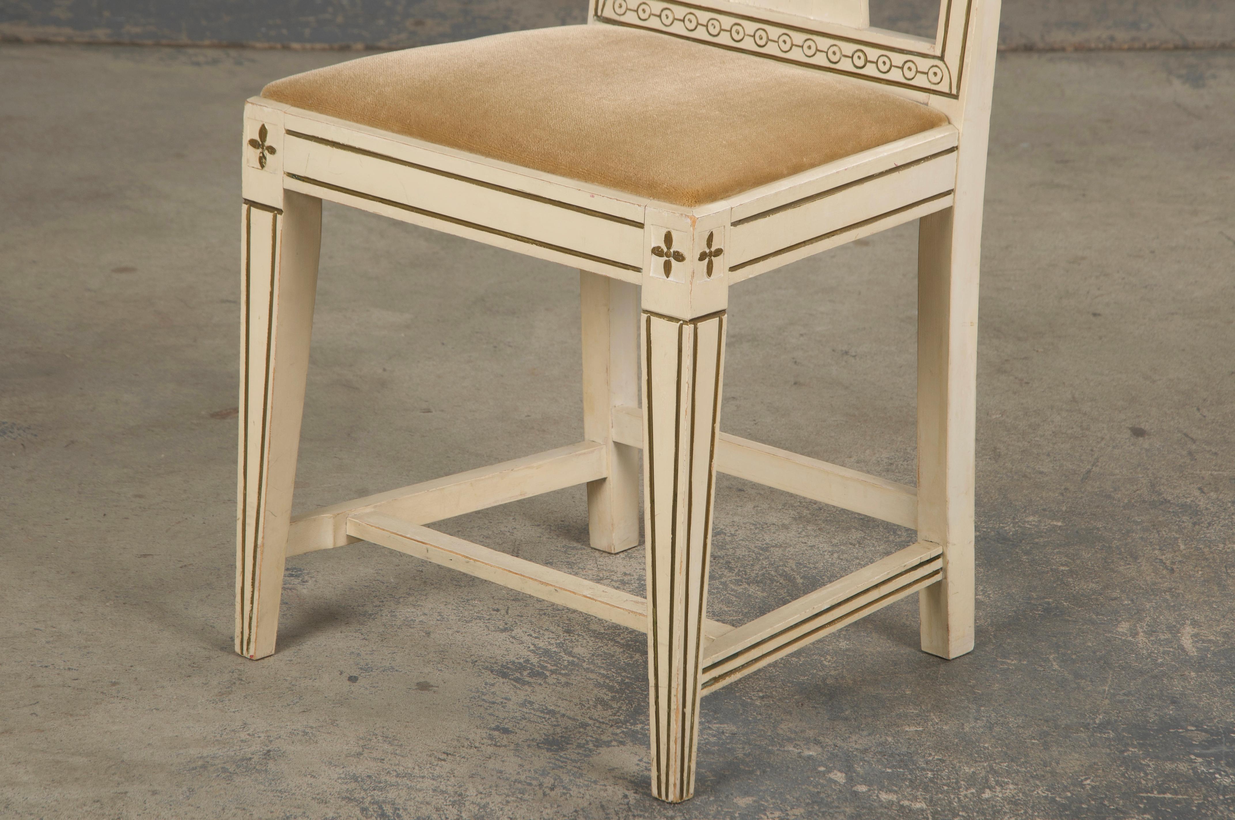 Schwedische bemalte Esszimmerstühle im Gustavianischen Stil mit beigefarbenem Samt - 6er-Set im Angebot 14