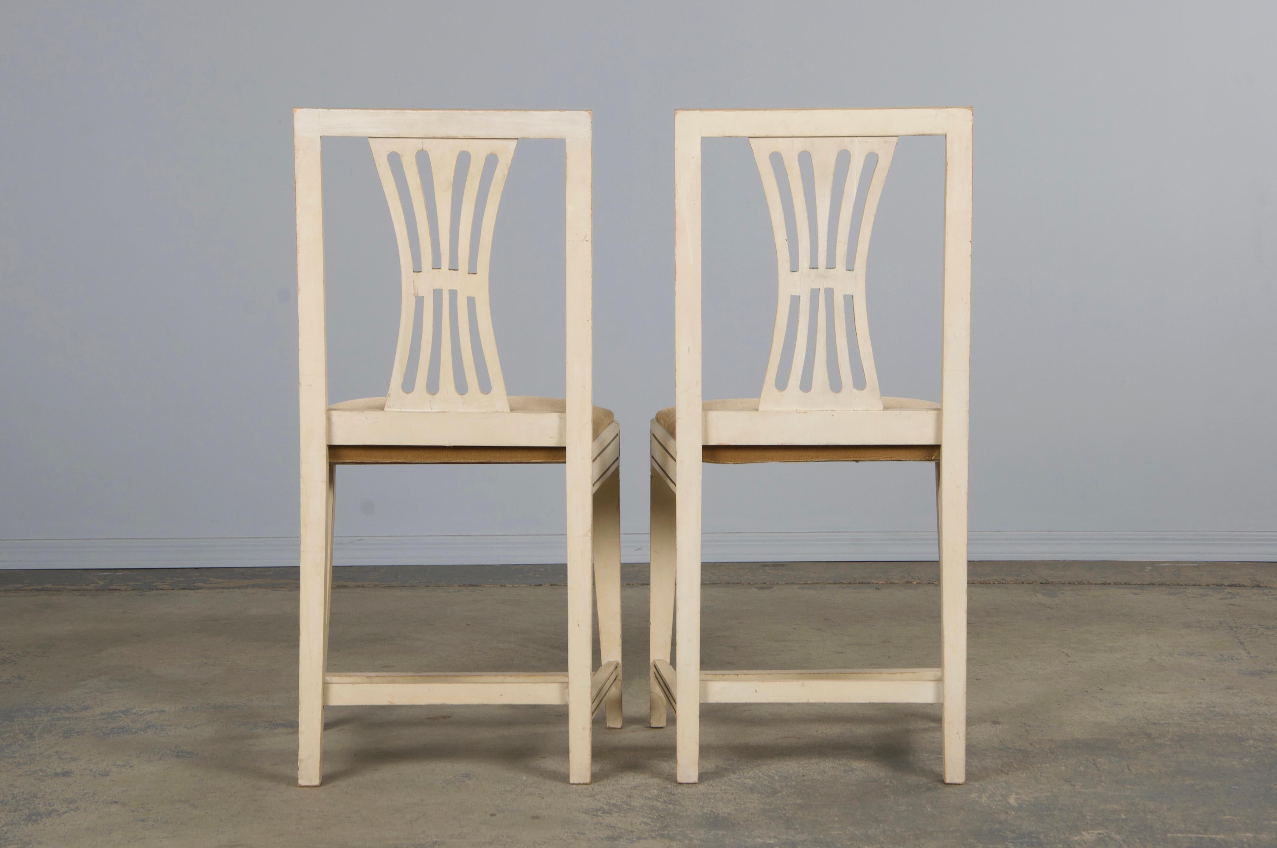 Schwedische bemalte Esszimmerstühle im Gustavianischen Stil mit beigefarbenem Samt - 6er-Set im Angebot 15
