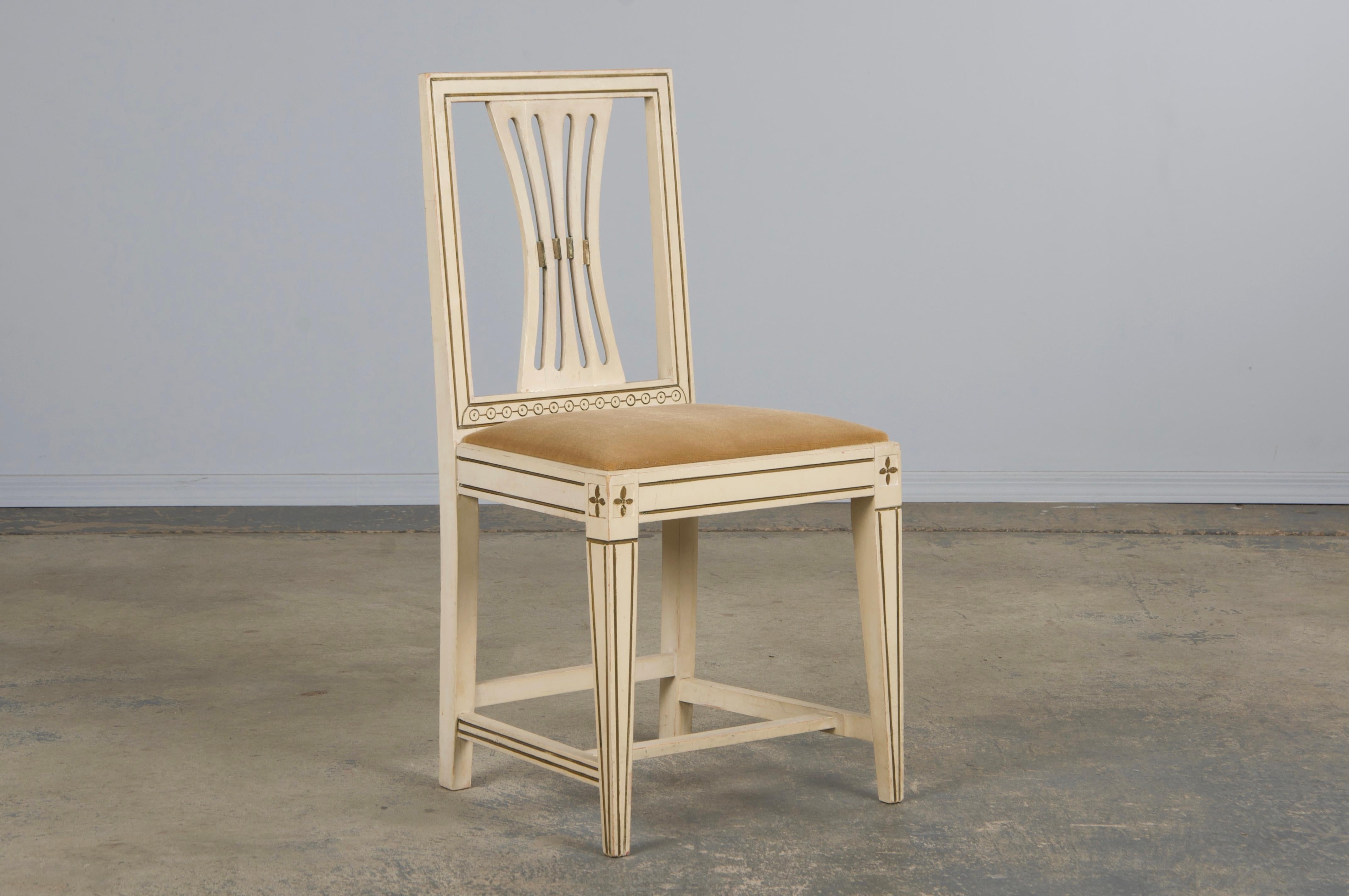 Schwedische bemalte Esszimmerstühle im Gustavianischen Stil mit beigefarbenem Samt - 6er-Set im Angebot 2