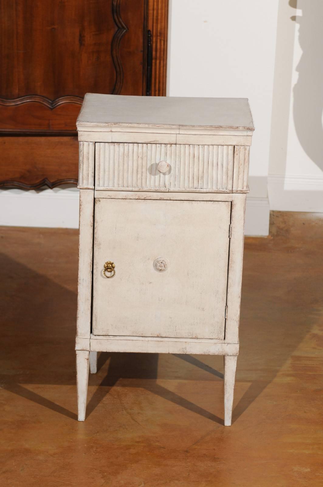 Swedish Gustavian Style Painted Nightstand Table with Reeded Motifs, circa 1880 4