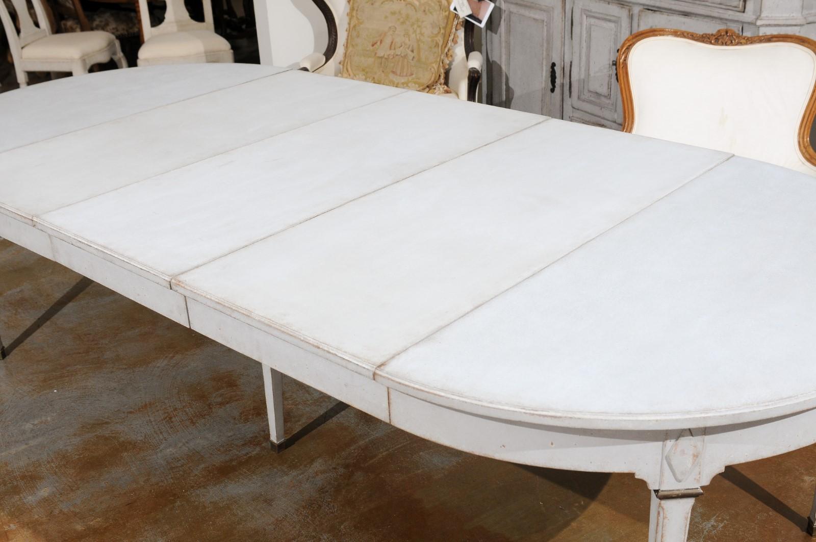 Swedish Gustavian Style Painted Oval Extension Dining Table with Three Leaves In Good Condition In Atlanta, GA