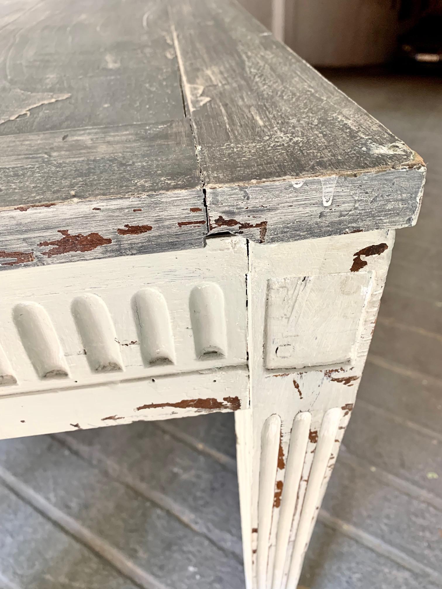 Swedish Gustavian Style Painted Pinewood Desk Console Table For Sale 5