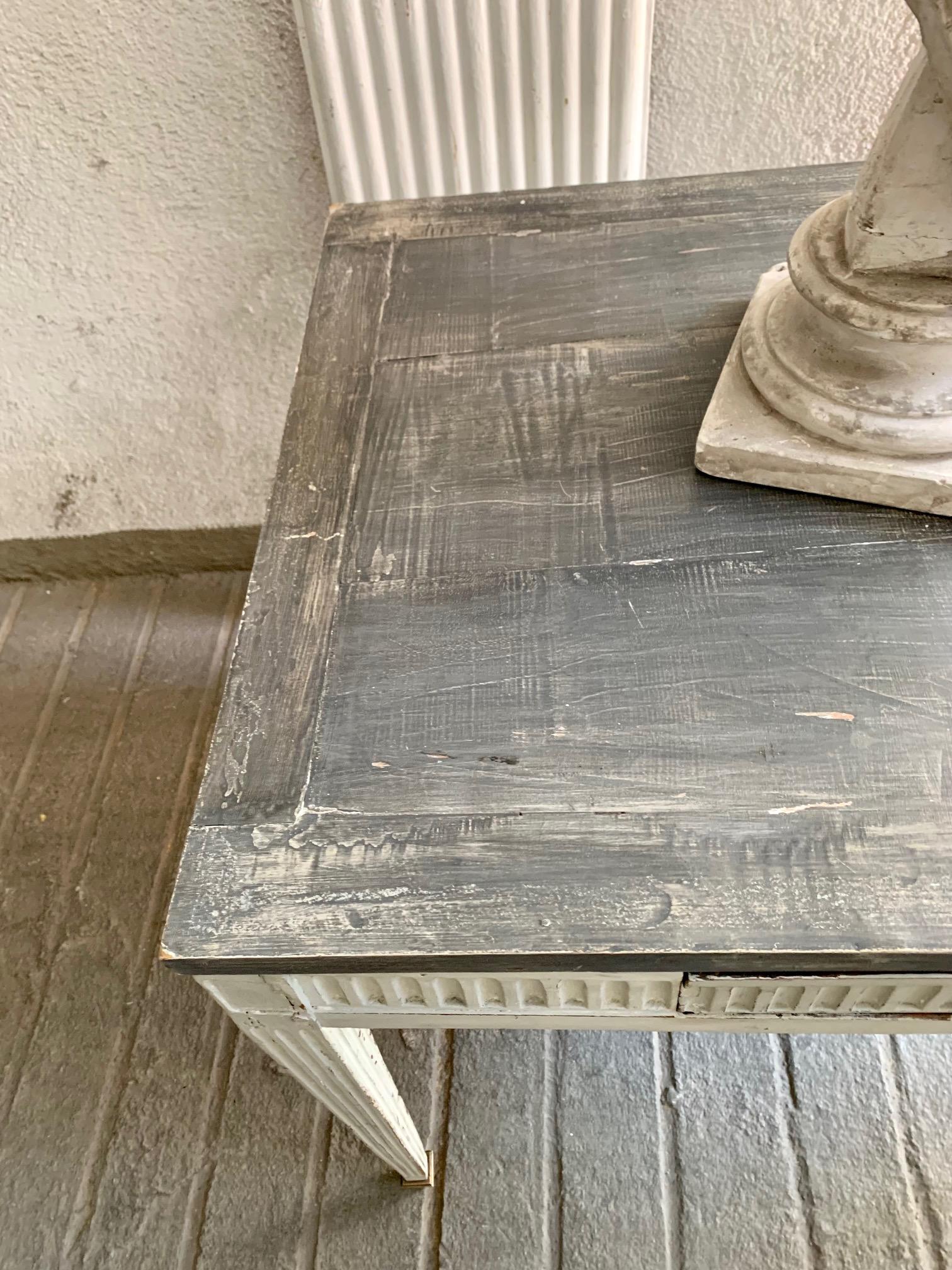 Swedish Gustavian Style Painted Pinewood Desk Console Table In Good Condition For Sale In Madrid, ES