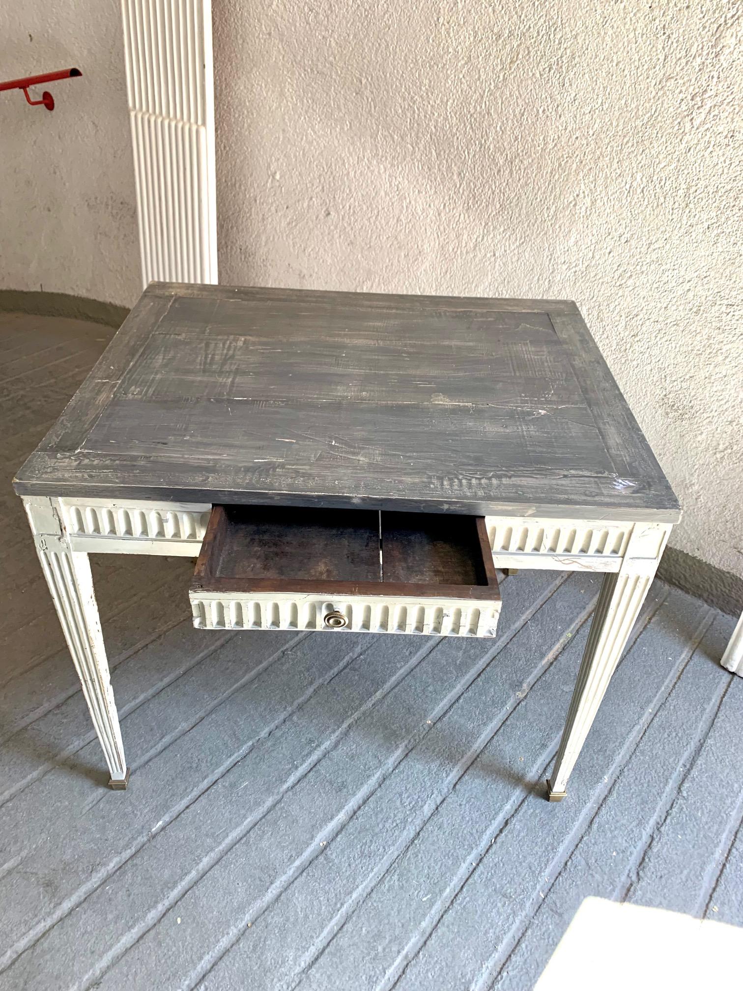 Swedish Gustavian Style Painted Pinewood Desk Console Table For Sale 4