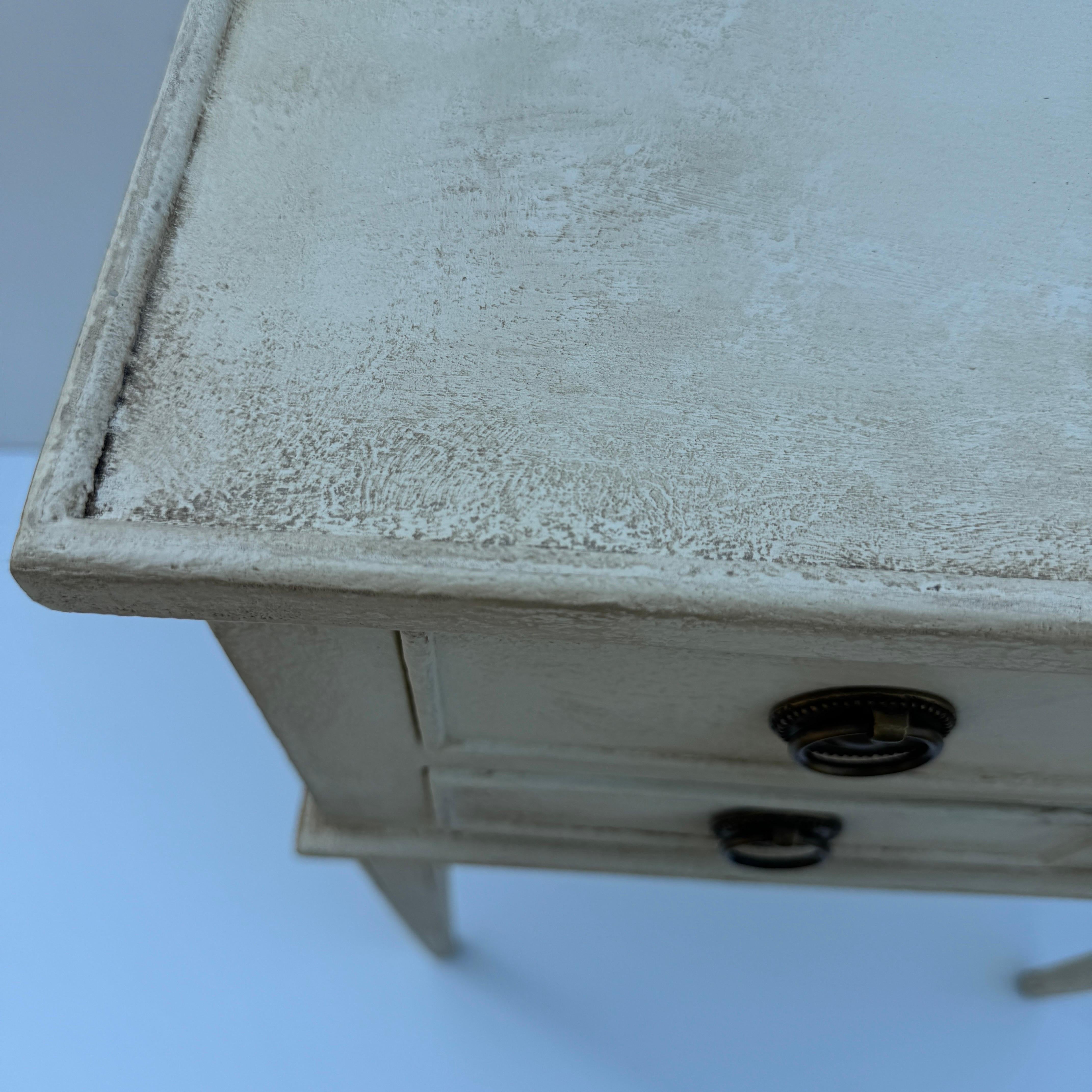 Swedish Gustavian Style Painted Side Table Bedside with 3 Drawers 7