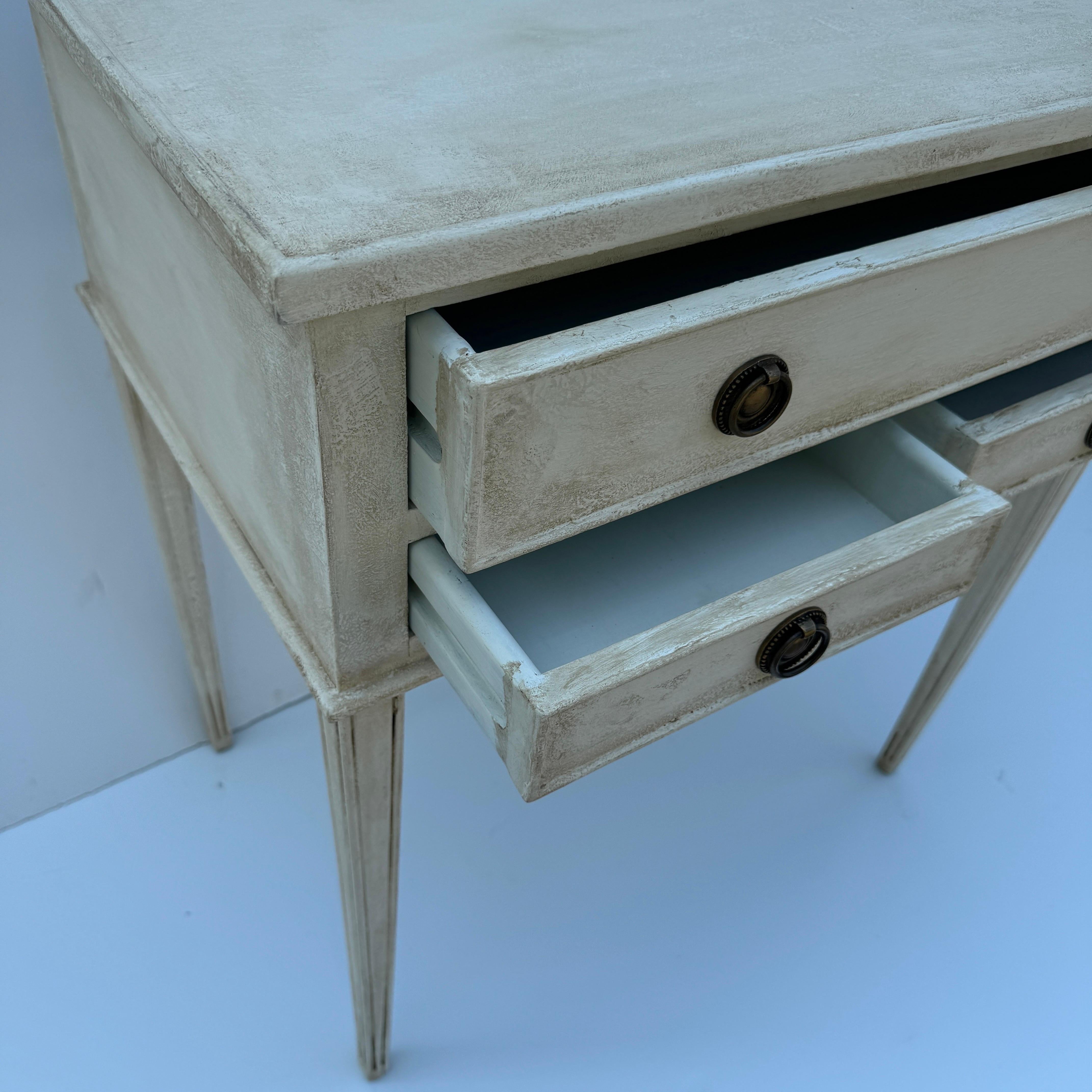 Swedish Gustavian Style Painted Side Table Bedside with 3 Drawers 1