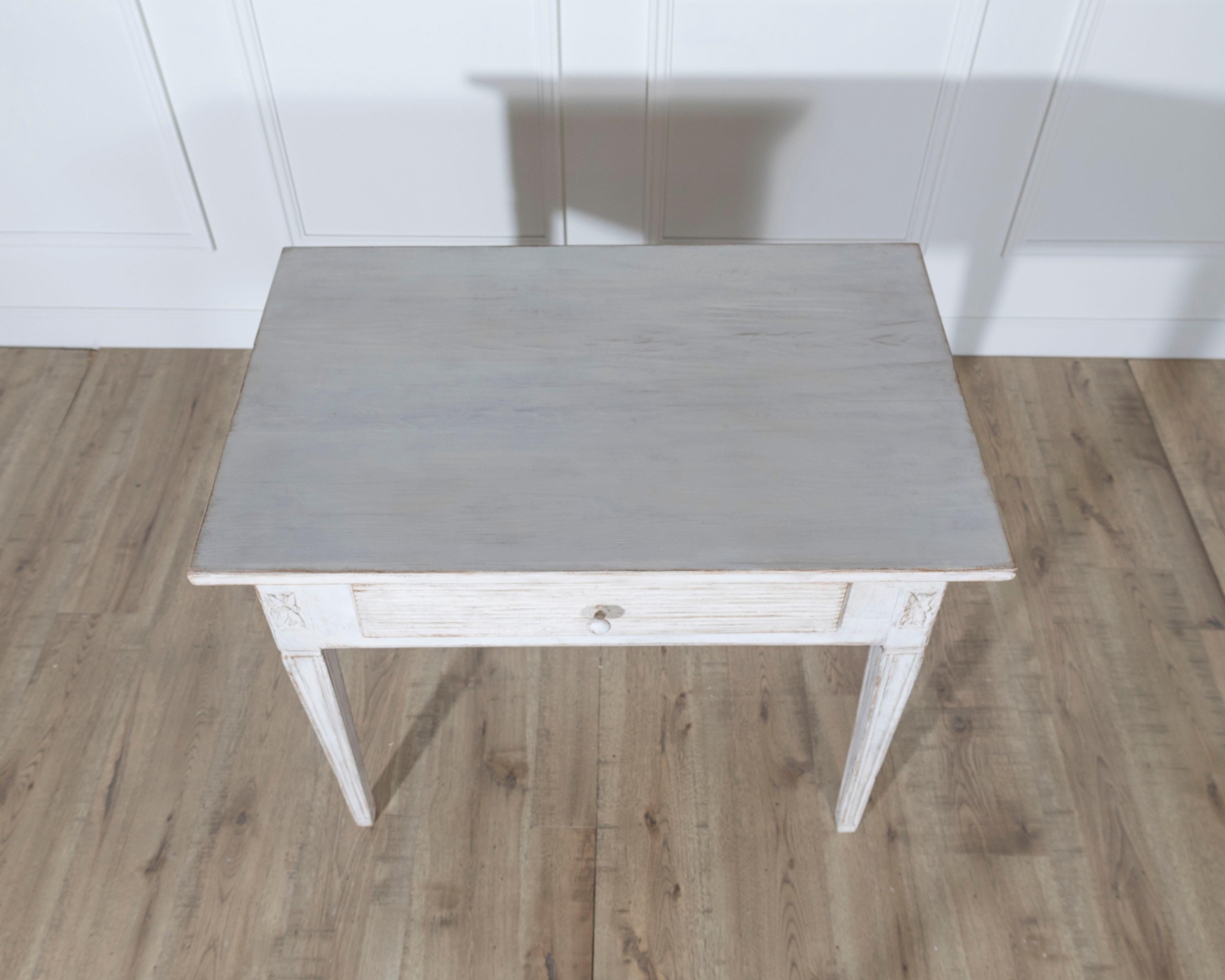 Swedish Gustavian Style Painted Table, circa 1850 For Sale 4