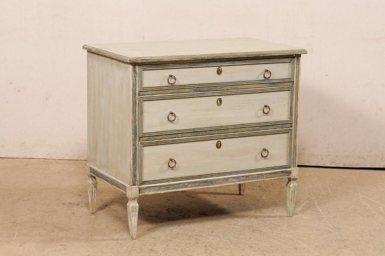 Commode Patinée Gris Gustavien Romance, Handwerk von Lin-Et-Patine
